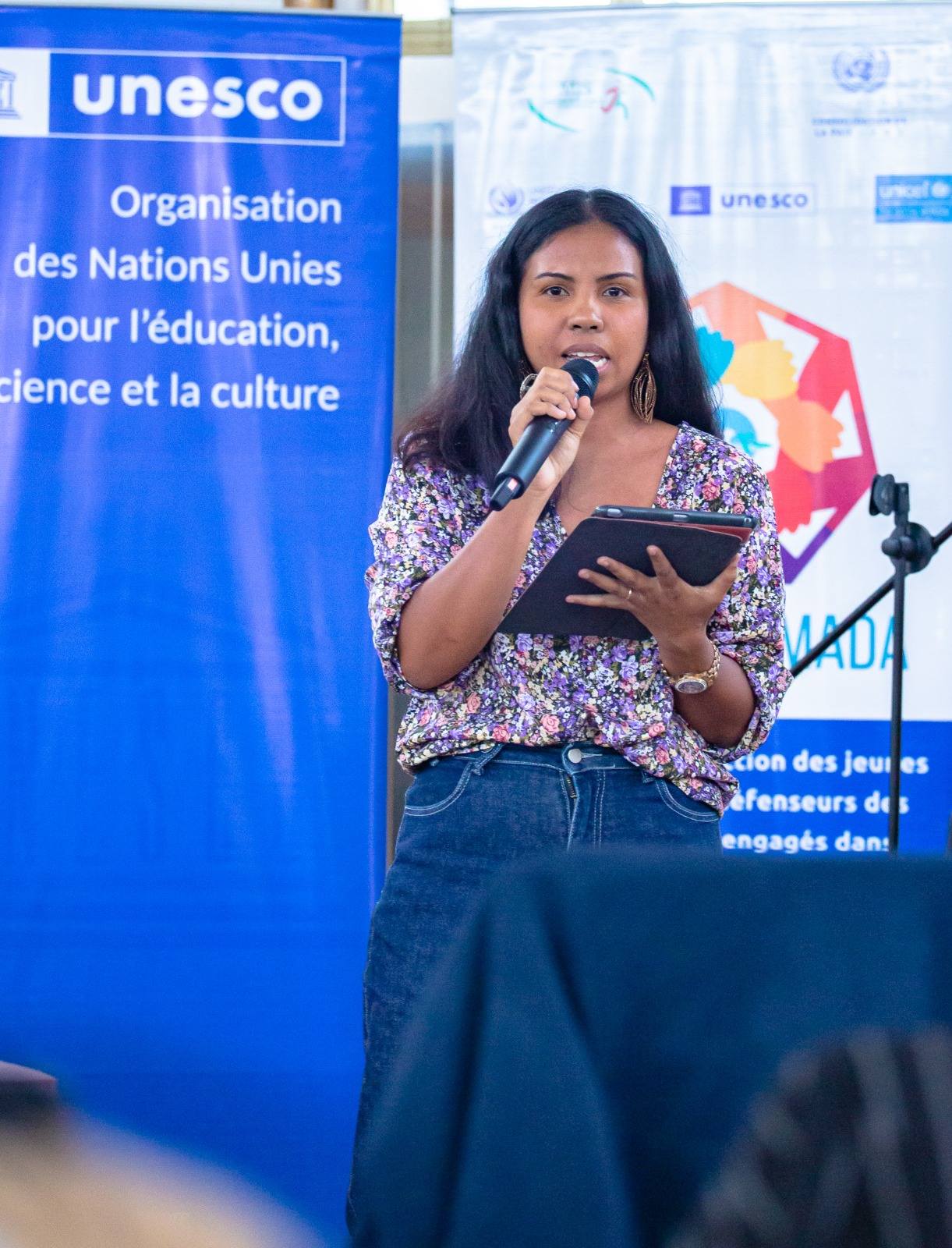 ATRIKASA FANOMBOHAN' NY TETIKASA MOMBA NY FAHALALAHANA MANEHO HEVITRA, IREO FITAOVAN-TSERASERA VAOVAO, FAMPIROBOROBOANA NY ORINASAN-TSERASERA MALALAKA, MAHALEOTENA SY MAROLOKO