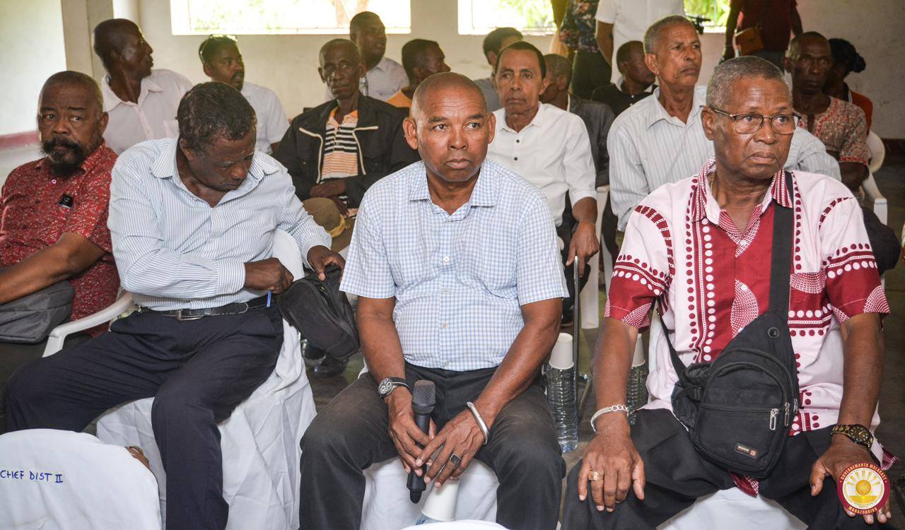 BASE TOLIARA VONONA HIFANOME TANANA NY RAY AMAN-DRENY SY NY MPANAO POLITIKA ATY AN-TOERANA HO AN' IO TETIKASA IO