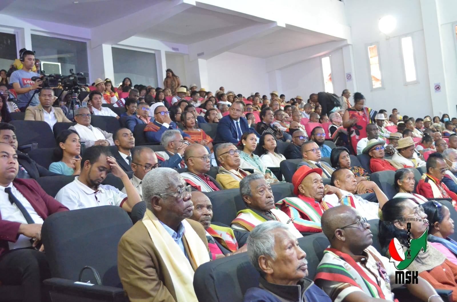 HANAO ADISISIKA HAHAZOAN' NY MPIKABARY MALAGASY MARI-PAHAIZANA ARA-PANJAKANA MISY TOMBOKASE MENA NY MINISITRA GASCAR FENOSOA