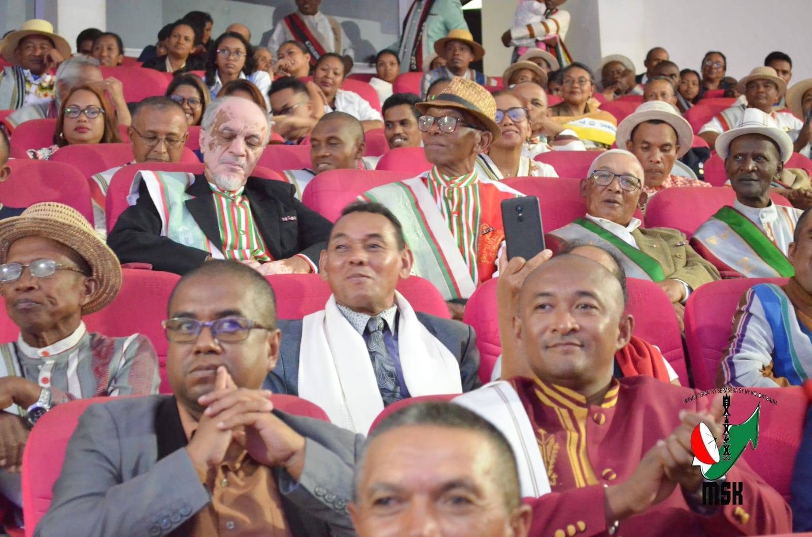 HANAO ADISISIKA HAHAZOAN' NY MPIKABARY MALAGASY MARI-PAHAIZANA ARA-PANJAKANA MISY TOMBOKASE MENA NY MINISITRA GASCAR FENOSOA