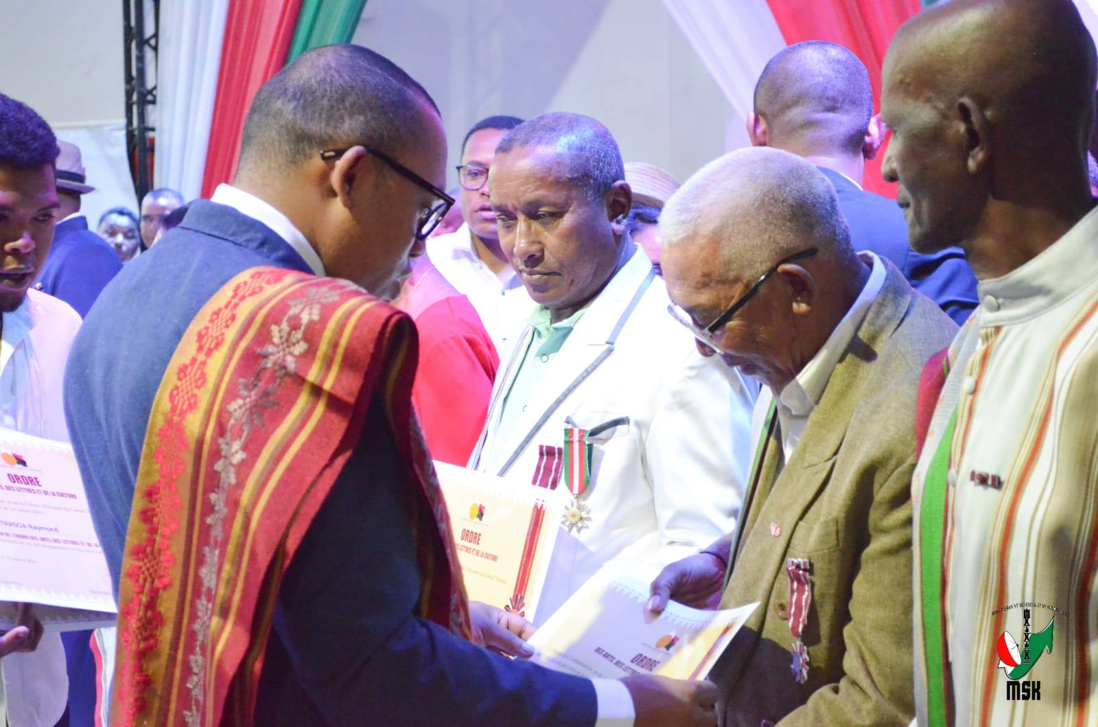 HANAO ADISISIKA HAHAZOAN' NY MPIKABARY MALAGASY MARI-PAHAIZANA ARA-PANJAKANA MISY TOMBOKASE MENA NY MINISITRA GASCAR FENOSOA