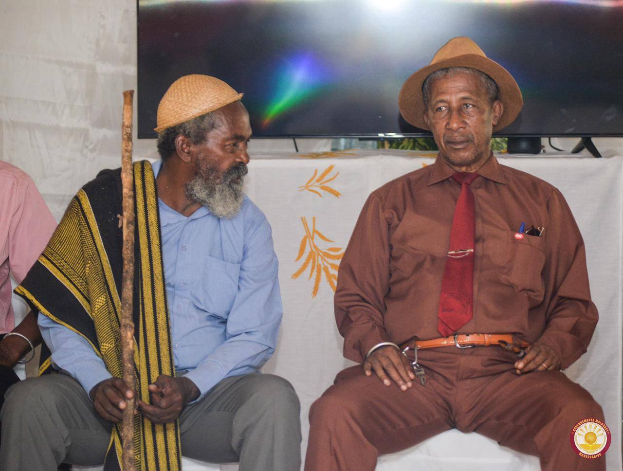 BASE TOLIARA VONONA HIFANOME TANANA NY RAY AMAN-DRENY SY NY MPANAO POLITIKA ATY AN-TOERANA HO AN' IO TETIKASA IO