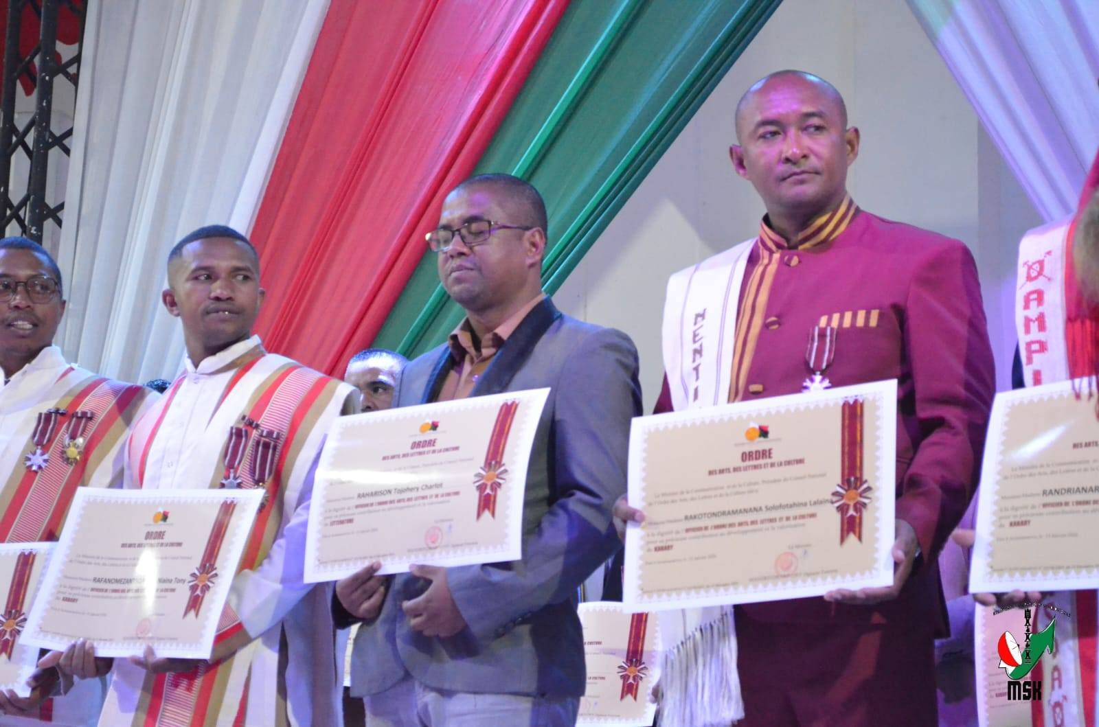 HANAO ADISISIKA HAHAZOAN' NY MPIKABARY MALAGASY MARI-PAHAIZANA ARA-PANJAKANA MISY TOMBOKASE MENA NY MINISITRA GASCAR FENOSOA