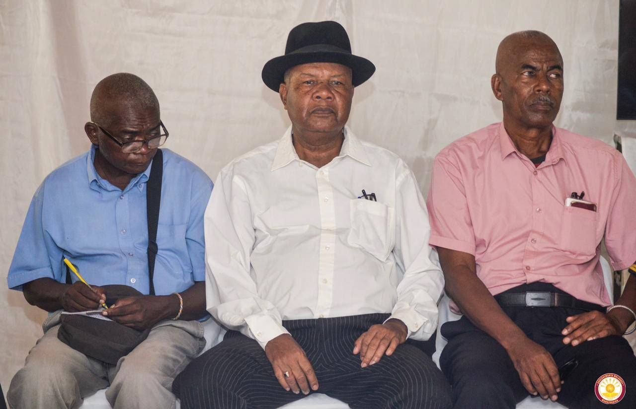 BASE TOLIARA VONONA HIFANOME TANANA NY RAY AMAN-DRENY SY NY MPANAO POLITIKA ATY AN-TOERANA HO AN' IO TETIKASA IO