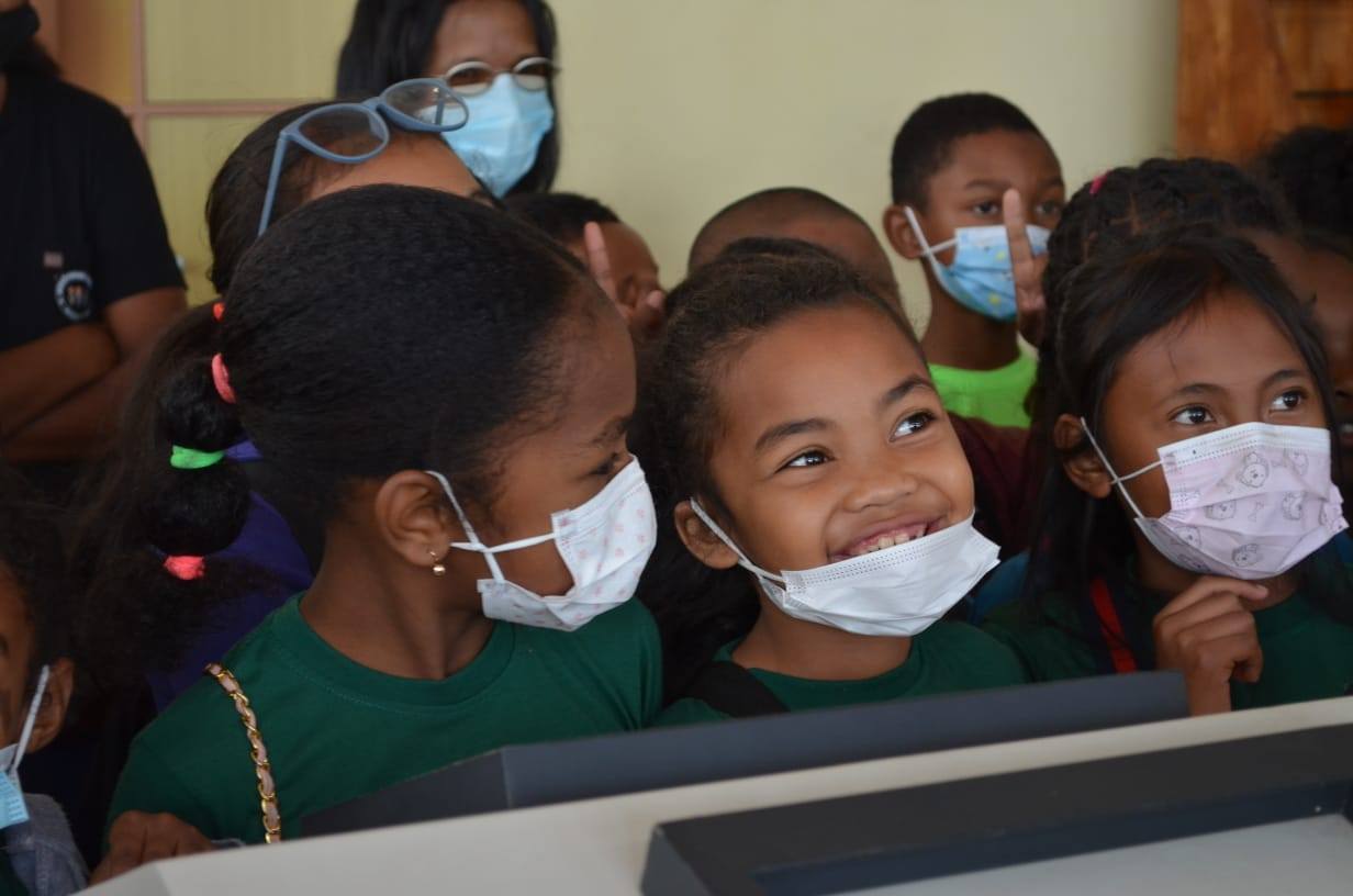 NAMPAHAFANTARIN' NY MINISTERAN' NY SERASERA SY NY KOLONTSAINA AN' IREO MPIANATRA NY ASA SY ANDRAIKITRY NY TRANOMBOKIM-PIRENENA