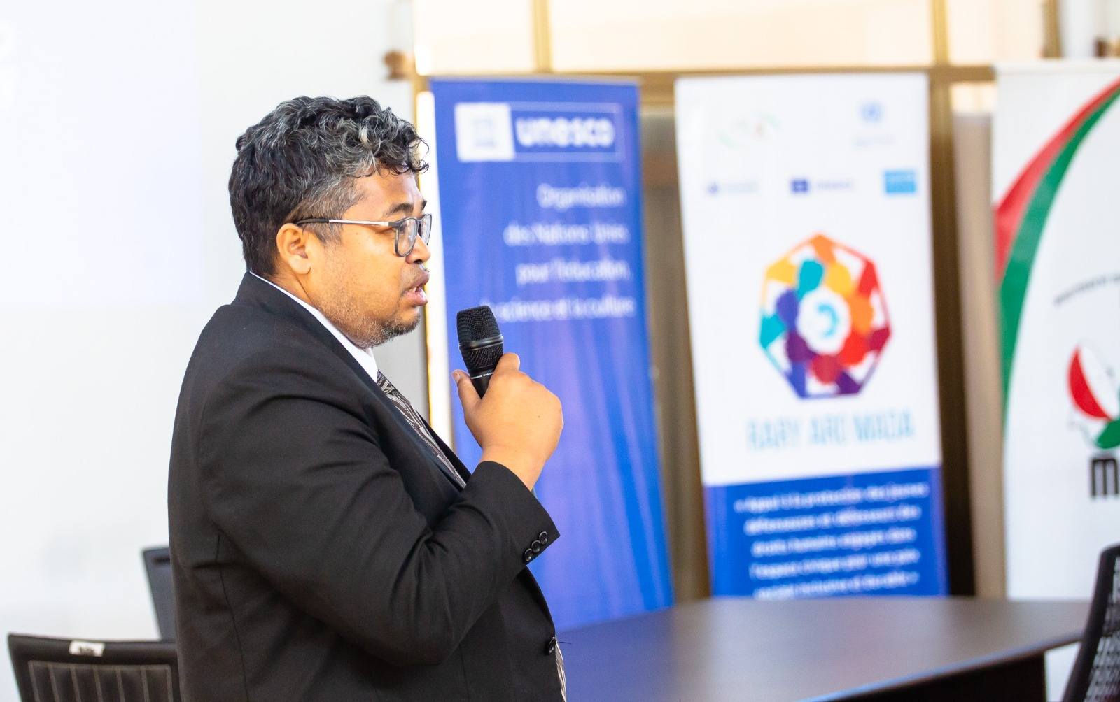 ATRIKASA FANOMBOHAN' NY TETIKASA MOMBA NY FAHALALAHANA MANEHO HEVITRA, IREO FITAOVAN-TSERASERA VAOVAO, FAMPIROBOROBOANA NY ORINASAN-TSERASERA MALALAKA, MAHALEOTENA SY MAROLOKO