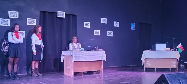 Ny 27 Martsa 2025 no andro maneran-tany ho an'ny teatra  ary isan-taona dia mankalaza izany  isika eto Madagasikara amin'ny alalan'ny Minisiteran'ny Serasera sy ny Kolontsaina.