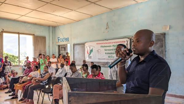 ANDRO MANERAN-TANY HO AN'NY TEATRA