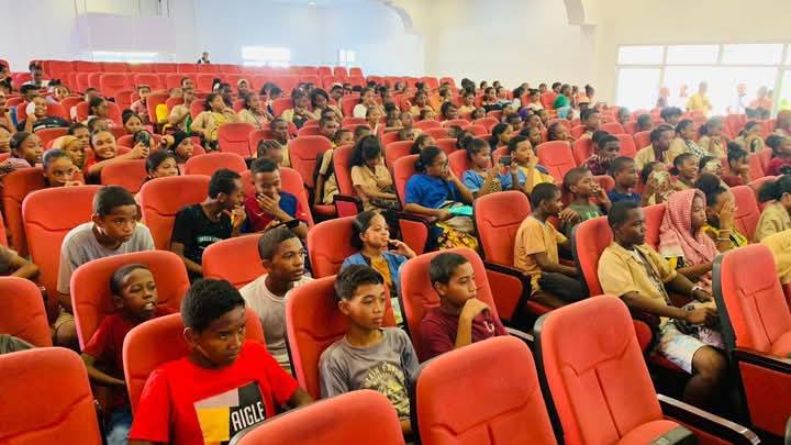 ANDRO MANERAN-TANY HO AN'NY TEATRA