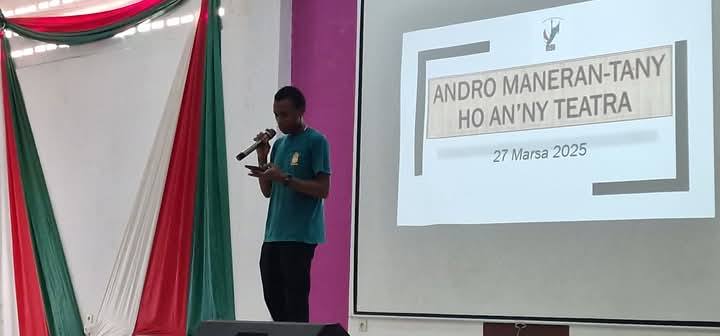 ANDRO MANERAN-TANY HO AN'NY TEATRA