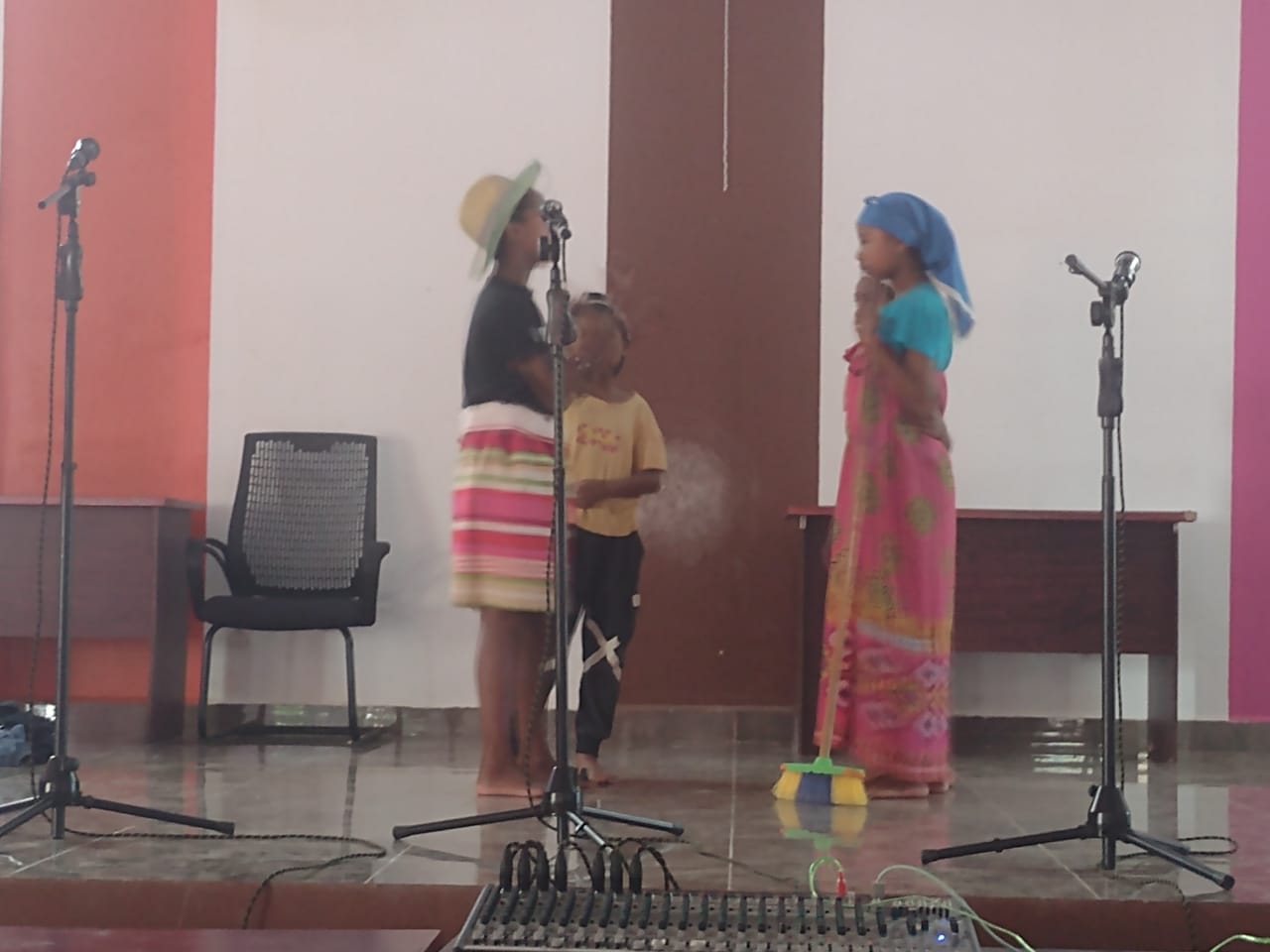 ANDRO MANERAN-TANY HO AN'NY TEATRA