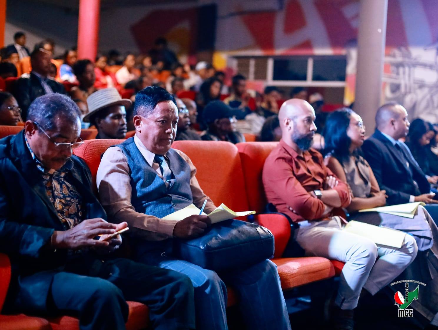 Ny 27 Martsa 2025 no andro maneran-tany ho an'ny teatra  ary isan-taona dia mankalaza izany  isika eto Madagasikara amin'ny alalan'ny Minisiteran'ny Serasera sy ny Kolontsaina.