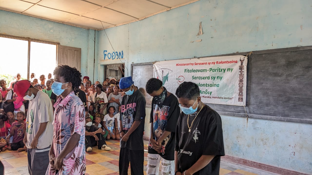 ANDRO MANERAN-TANY HO AN'NY TEATRA