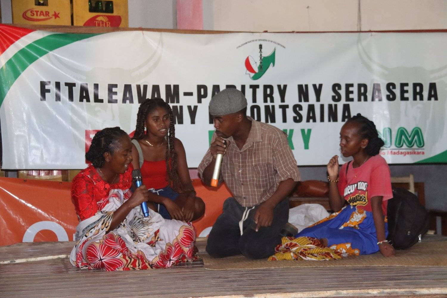 ANDRO MANERAN-TANY HO AN'NY TEATRA