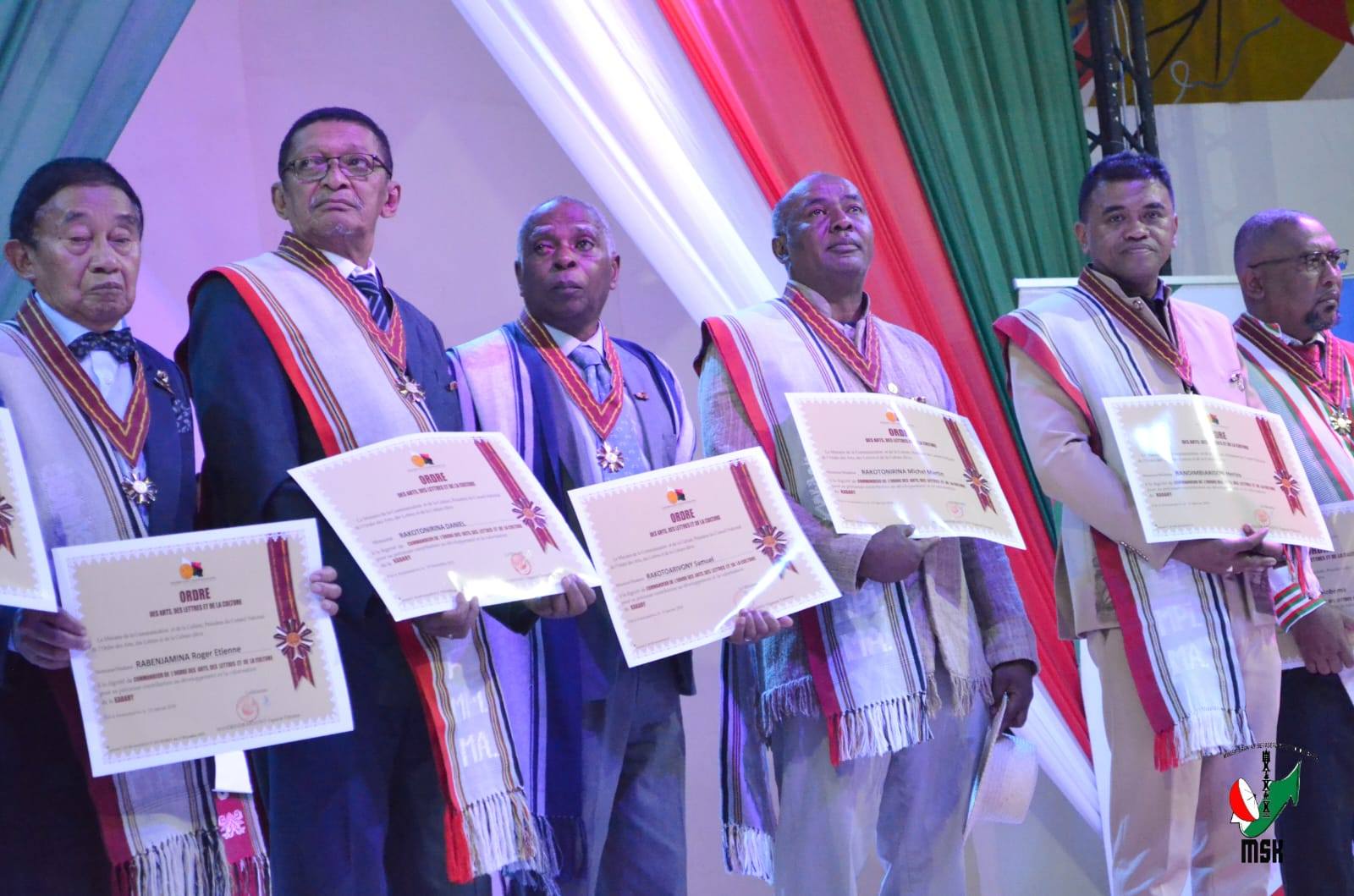 HANAO ADISISIKA HAHAZOAN' NY MPIKABARY MALAGASY MARI-PAHAIZANA ARA-PANJAKANA MISY TOMBOKASE MENA NY MINISITRA GASCAR FENOSOA