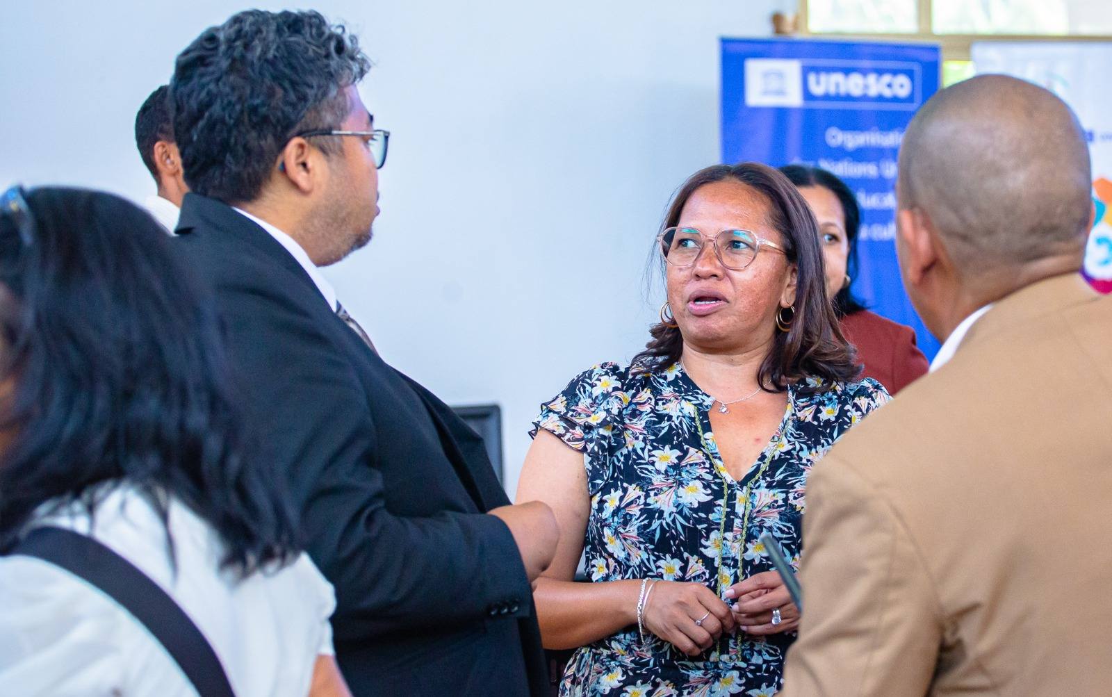 ATRIKASA FANOMBOHAN' NY TETIKASA MOMBA NY FAHALALAHANA MANEHO HEVITRA, IREO FITAOVAN-TSERASERA VAOVAO, FAMPIROBOROBOANA NY ORINASAN-TSERASERA MALALAKA, MAHALEOTENA SY MAROLOKO