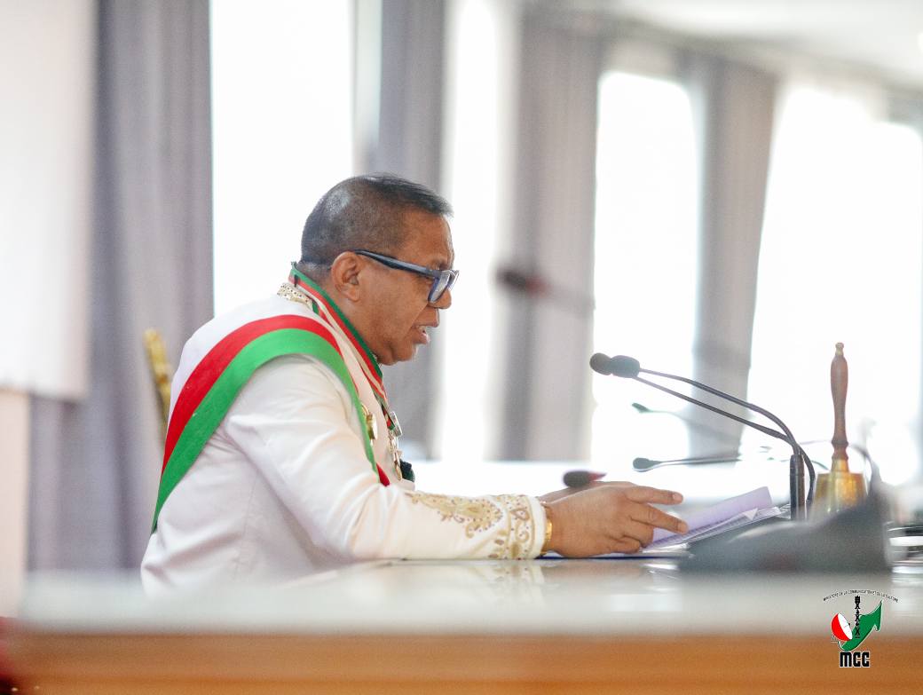 LANONAM-PANOKAFANA TAMIN'NY FOMBA OFISIALY NY  FOTOAM-PIVORIANA ARA-POTOANA VOALOHANY.