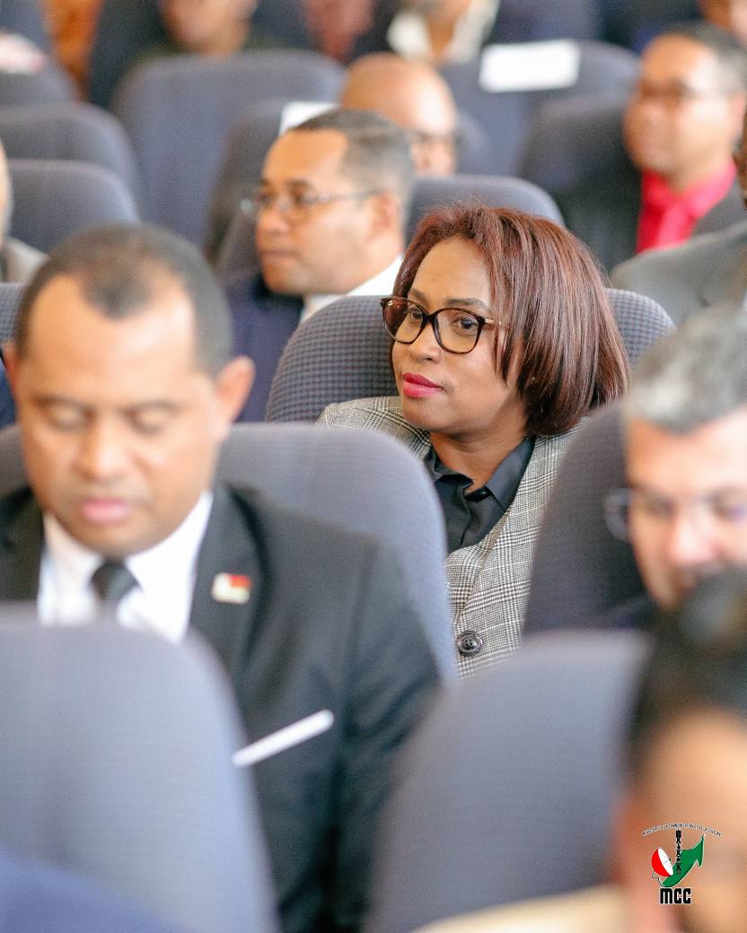 LANONAM-PANOKAFANA TAMIN'NY FOMBA OFISIALY NY  FOTOAM-PIVORIANA ARA-POTOANA VOALOHANY.