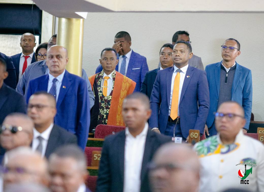 LANONAM-PANOKAFANA TAMIN'NY FOMBA OFISIALY NY  FOTOAM-PIVORIANA ARA-POTOANA VOALOHANY.