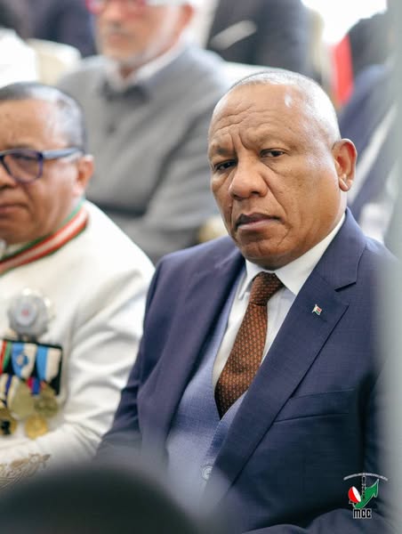 LANONAM-PANOKAFANA TAMIN'NY FOMBA OFISIALY NY  FOTOAM-PIVORIANA ARA-POTOANA VOALOHANY.