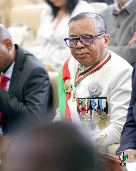 LANONAM-PANOKAFANA TAMIN'NY FOMBA OFISIALY NY  FOTOAM-PIVORIANA ARA-POTOANA VOALOHANY.