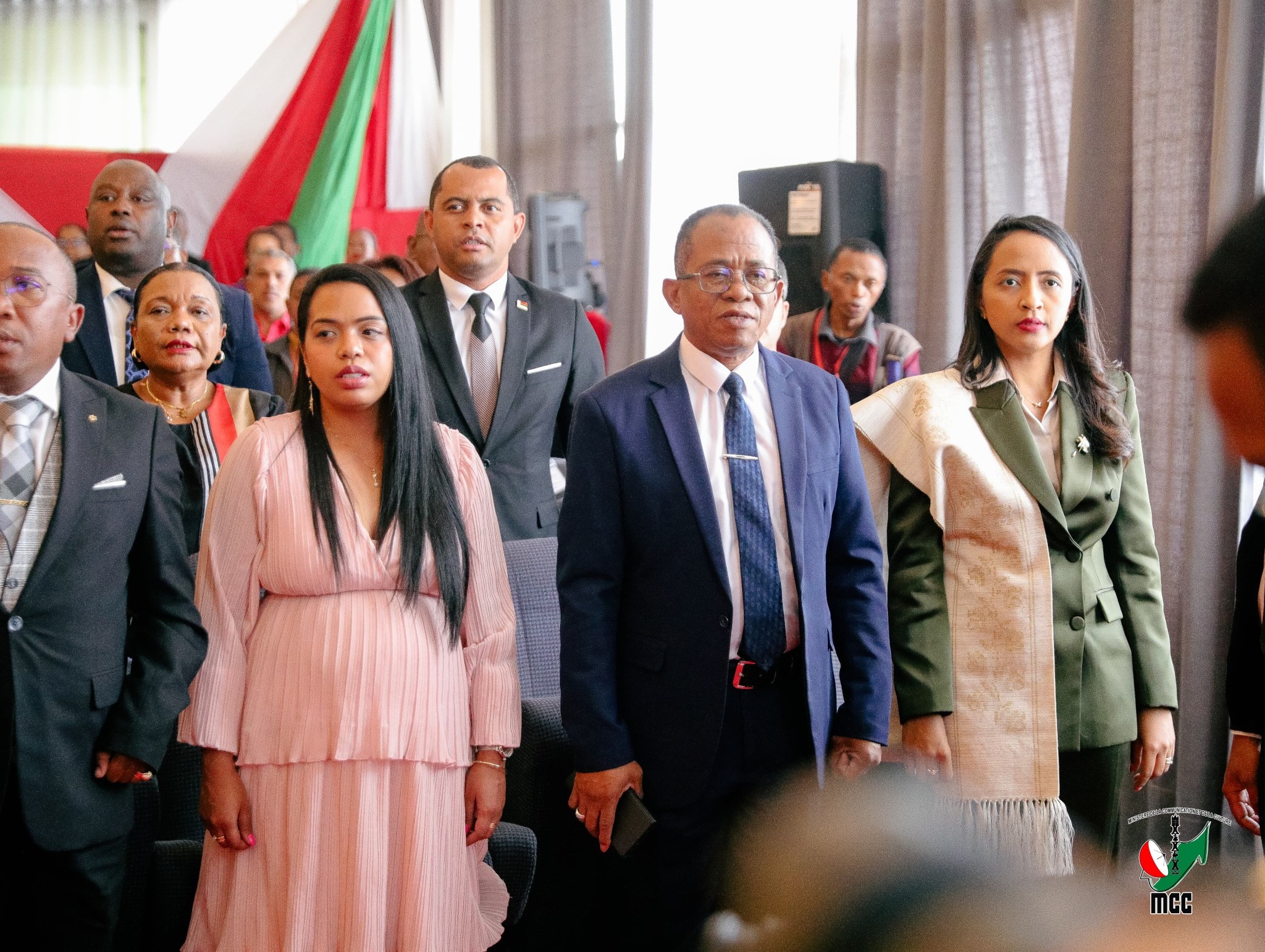 LANONAM-PANOKAFANA TAMIN'NY FOMBA OFISIALY NY  FOTOAM-PIVORIANA ARA-POTOANA VOALOHANY.