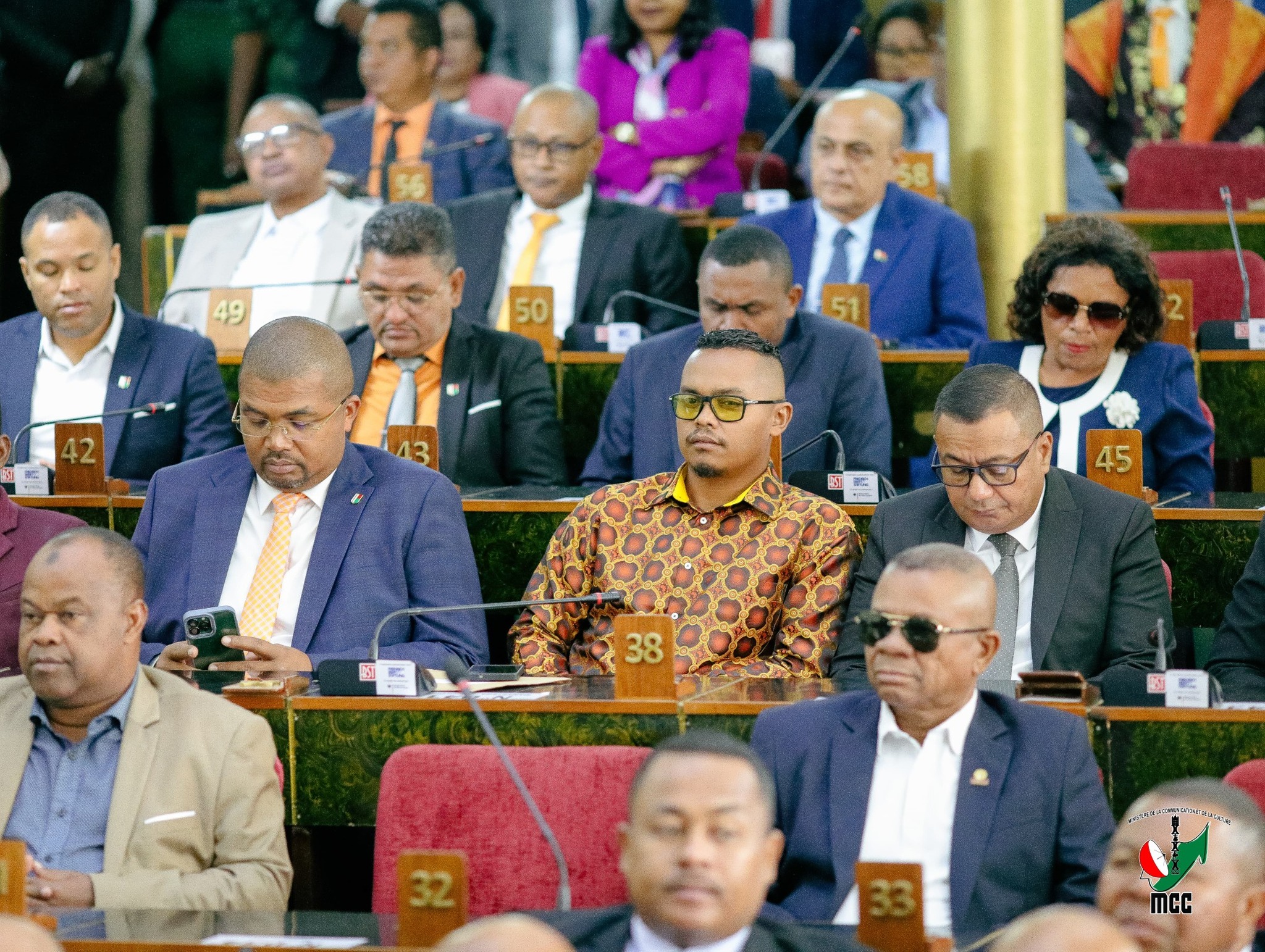 LANONAM-PANOKAFANA TAMIN'NY FOMBA OFISIALY NY  FOTOAM-PIVORIANA ARA-POTOANA VOALOHANY.