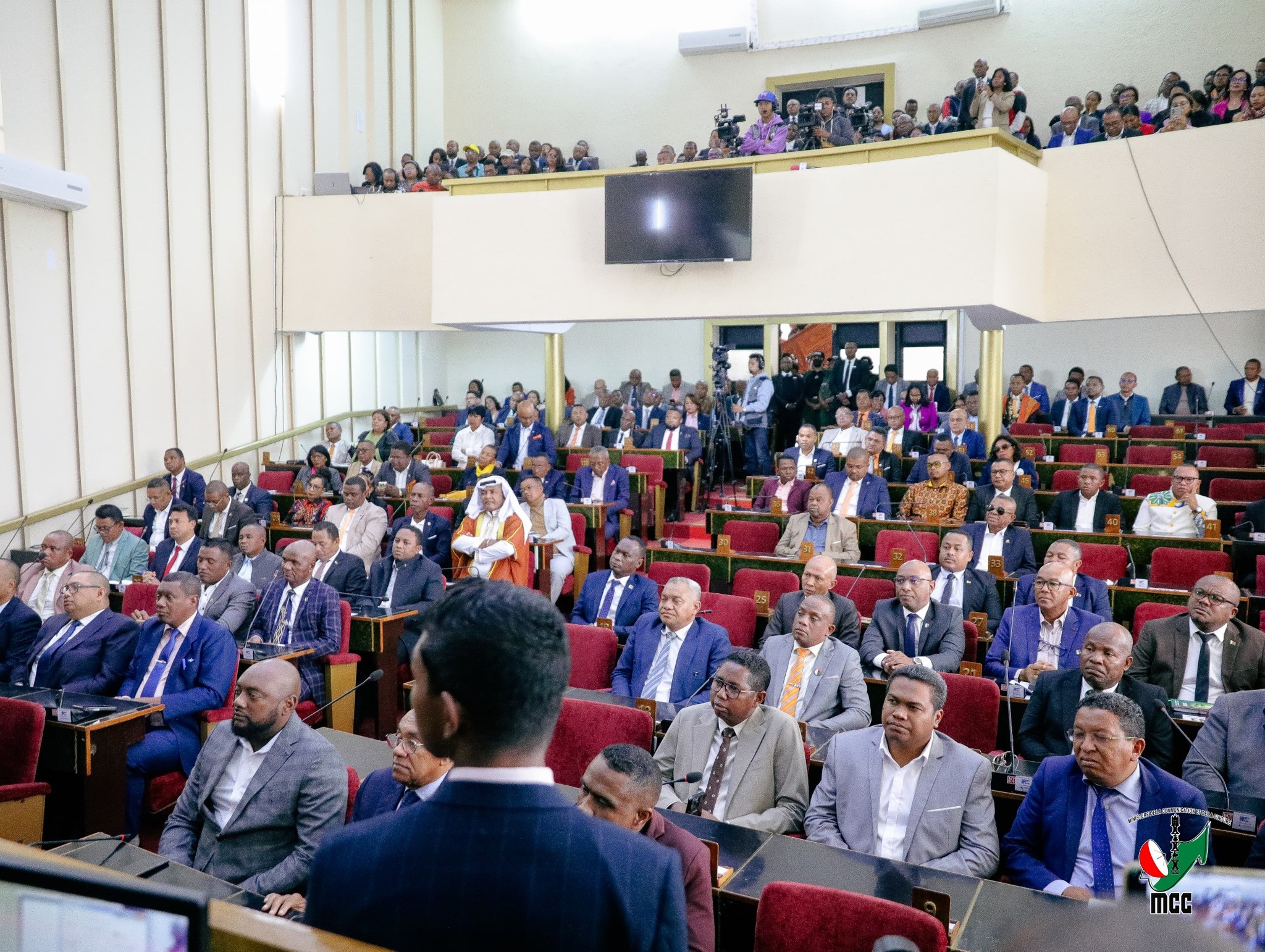 LANONAM-PANOKAFANA TAMIN'NY FOMBA OFISIALY NY  FOTOAM-PIVORIANA ARA-POTOANA VOALOHANY.