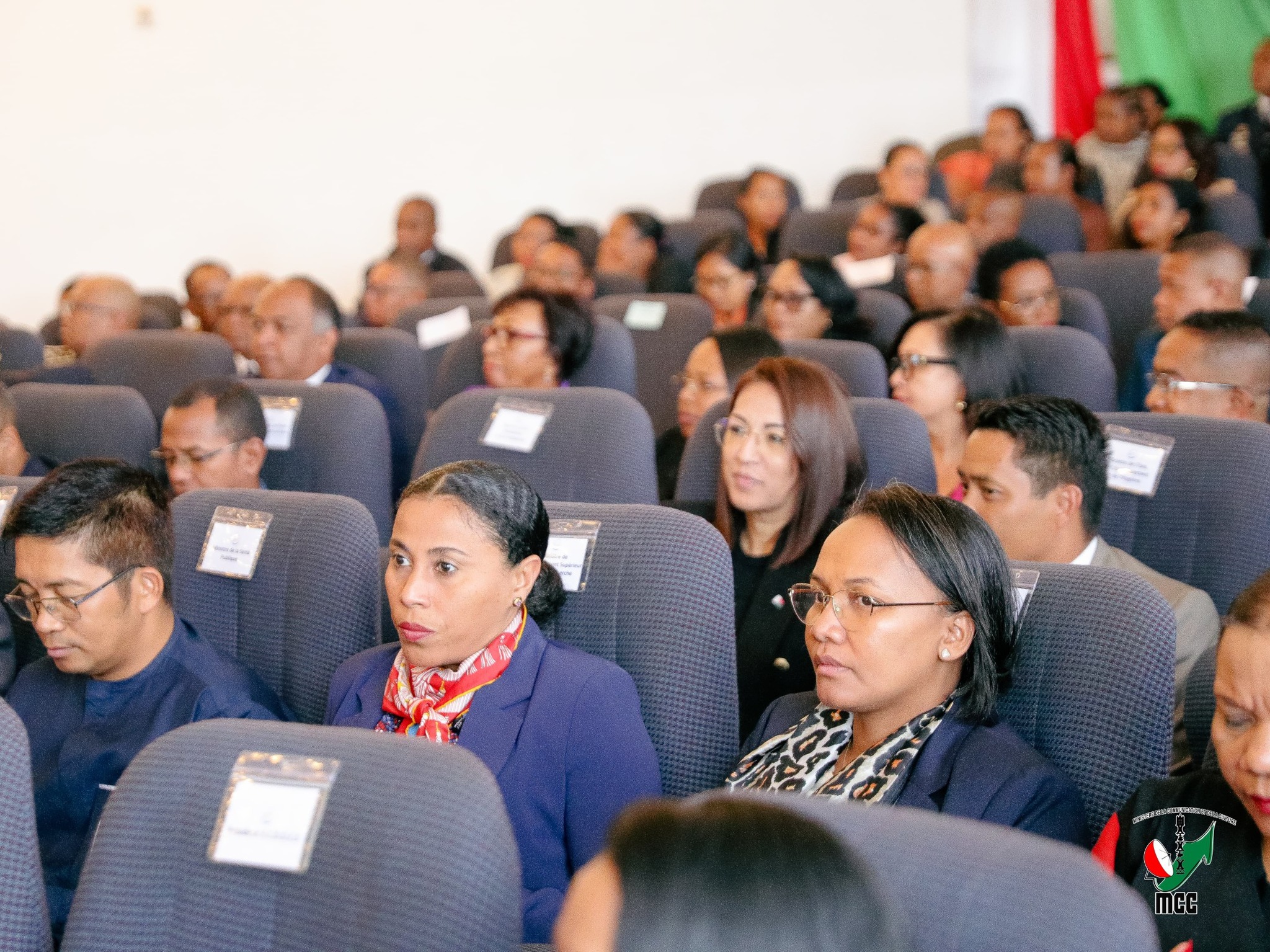 LANONAM-PANOKAFANA TAMIN'NY FOMBA OFISIALY NY  FOTOAM-PIVORIANA ARA-POTOANA VOALOHANY.