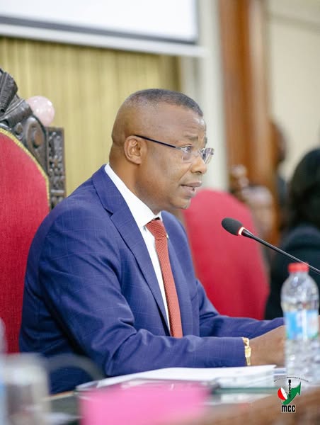 LANONAM-PANOKAFANA TAMIN'NY FOMBA OFISIALY NY  FOTOAM-PIVORIANA ARA-POTOANA VOALOHANY.