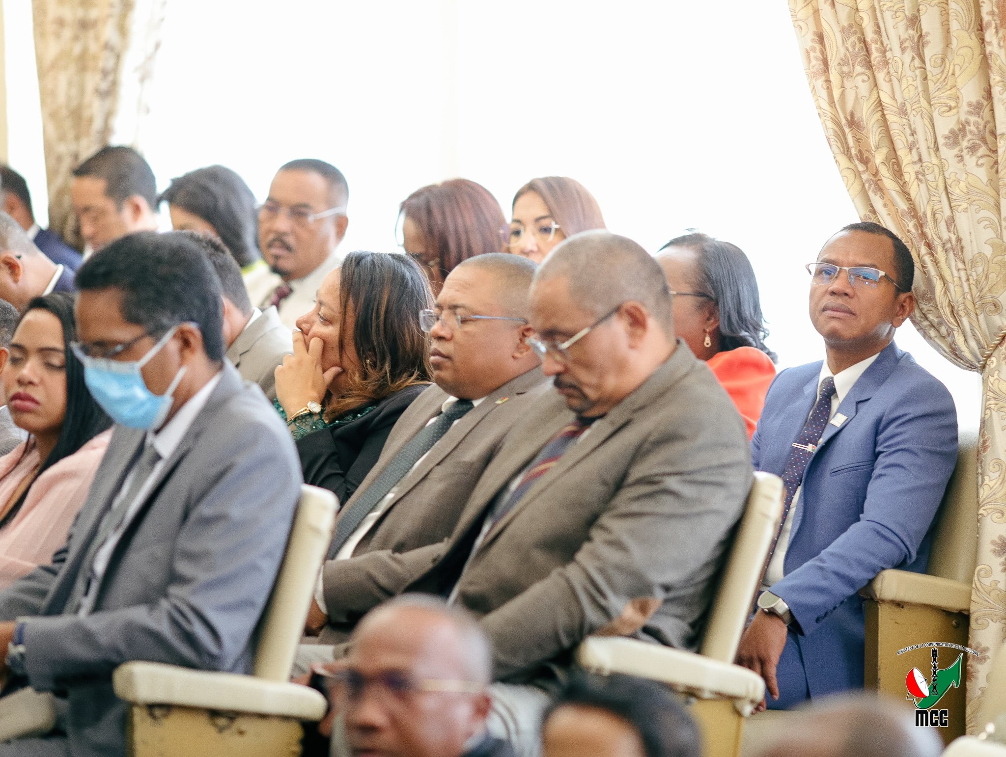 LANONAM-PANOKAFANA TAMIN'NY FOMBA OFISIALY NY  FOTOAM-PIVORIANA ARA-POTOANA VOALOHANY.