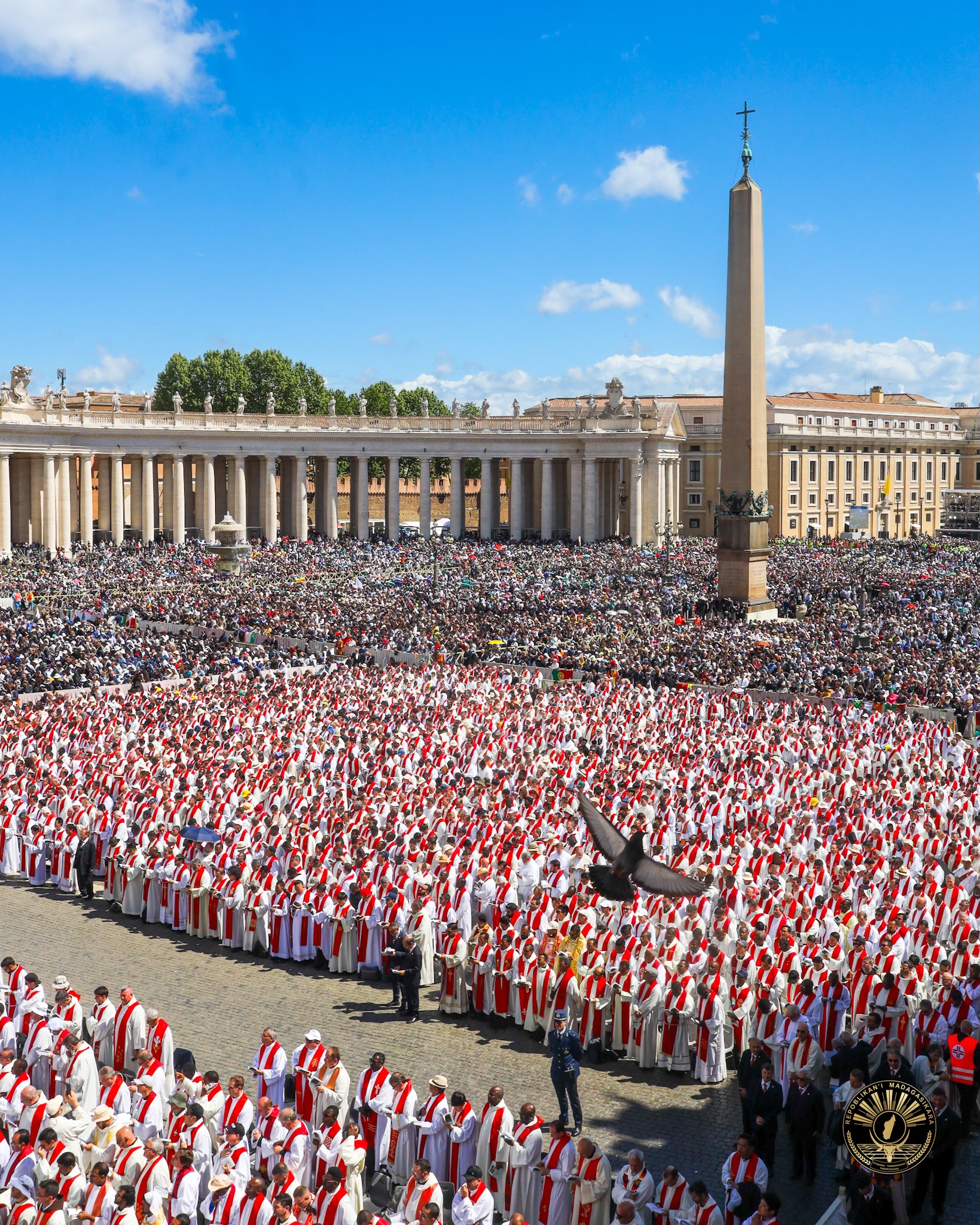 HOY NY FILOHA ANDRY RAJOELINA MANOHINA NY FO NY MAHITA AN' IZAO TONTOLO IZAO ETO AMIN' NY KIANJAN' I MASINDAHY PIERA ETO VATICAN