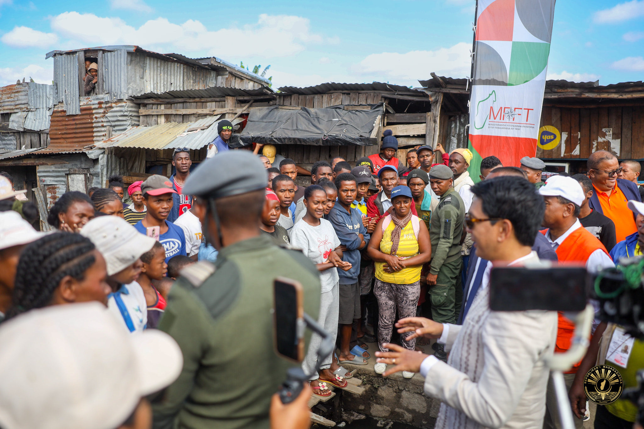 TANJON' NY TETIKASA PRODUIR IZAY HIARAHANA AMIN' NY BANKY IRAISAM-PIRENENA NY FANATSARANA NY TOE-PIAINAN' NY MPONINA AN-DRENIVOHITRA
