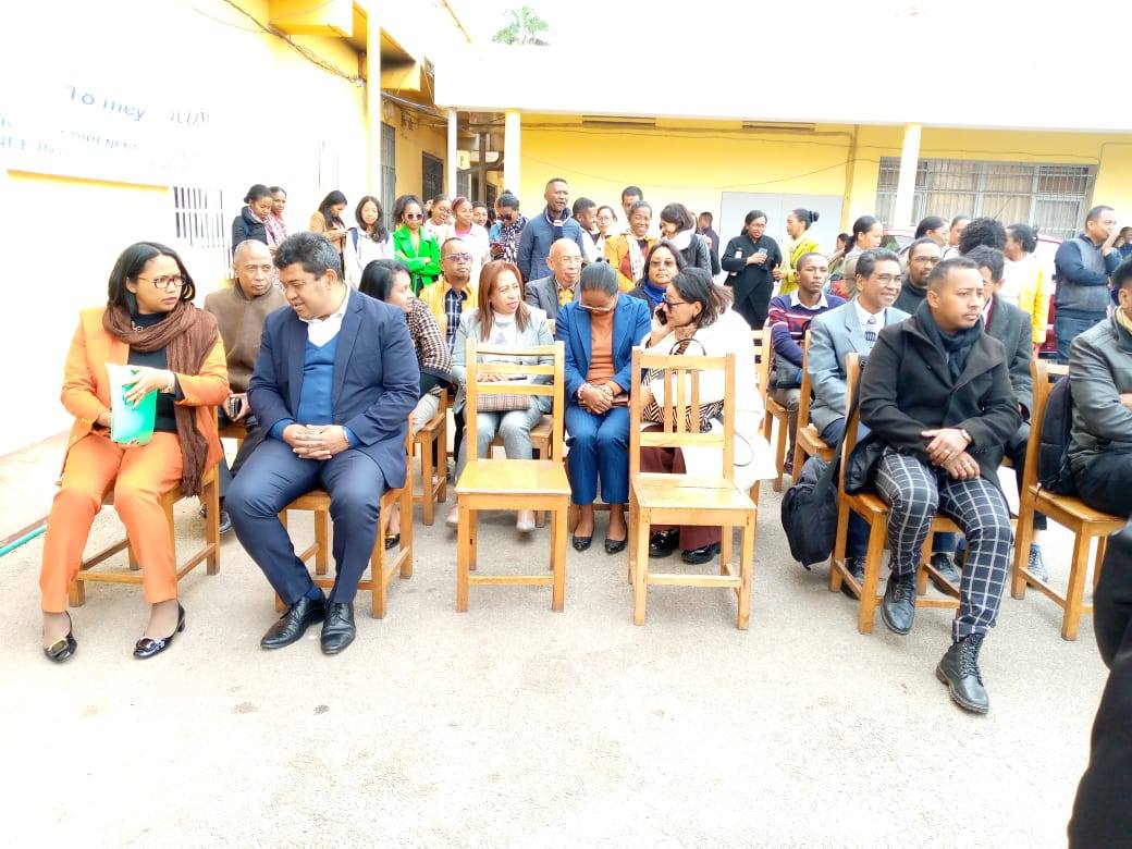 HAHARITRA DIMY ANDRO ITY FAMPIRANTIANA HIARAHANA AMIN'NY ICOM-MADAGASCAR ETSY AMPEFILOHA ITY