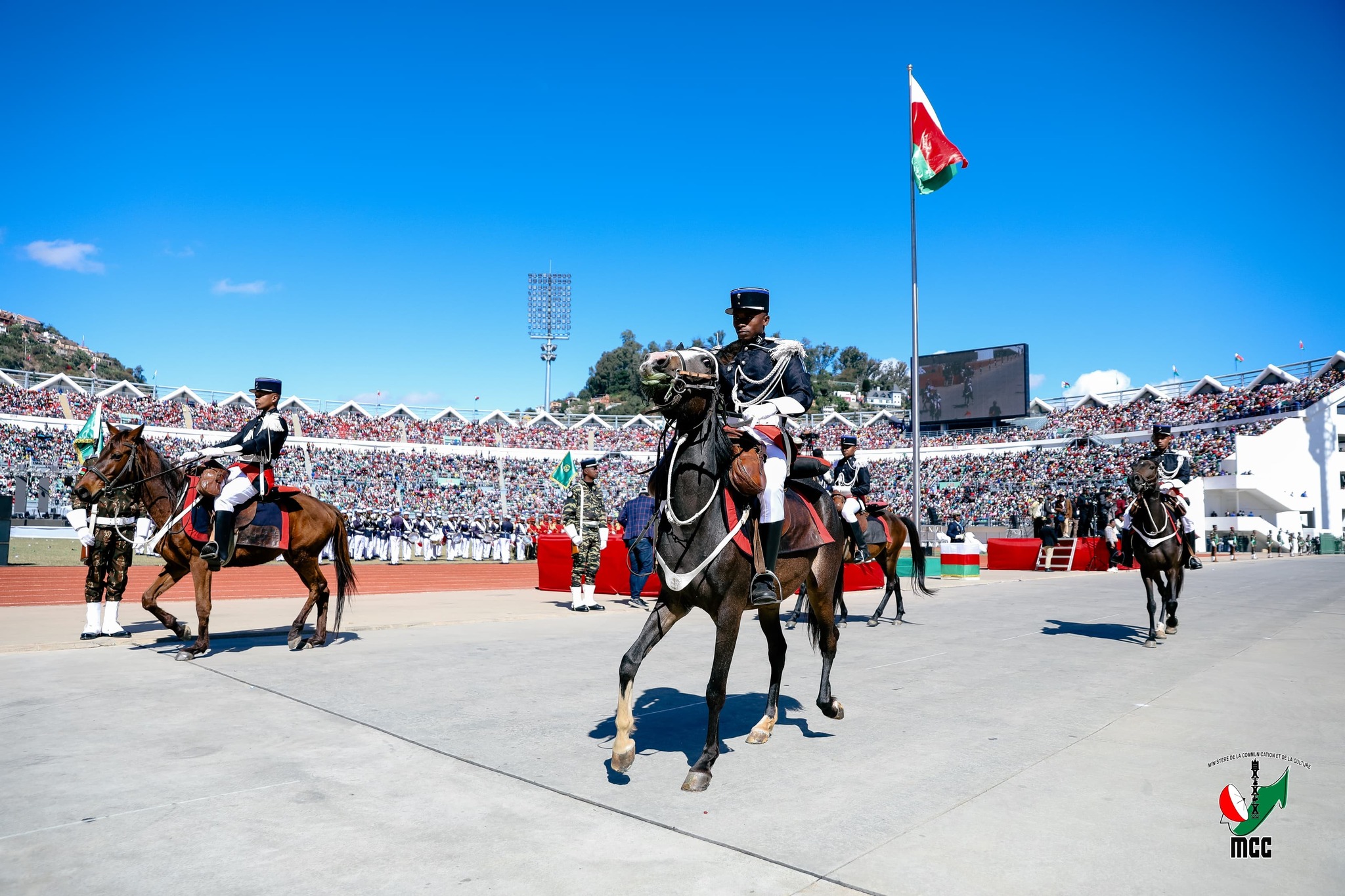 " KOA AOKA NY FILAMATRY NY REPOBLIKAN' I MADAGASIKARA HIREDONA MAFY AO AM-PONAREO TSIRAIRAY AVY "