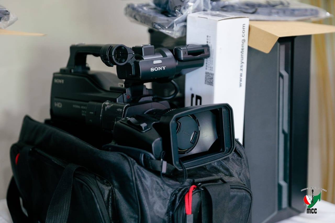 MITOHY HATRANY NY FAMPITAOVANA ATAON' NY FITONDRAM-PANJAKANA HO AN' IREO RAFITRA ENY IFOTONY