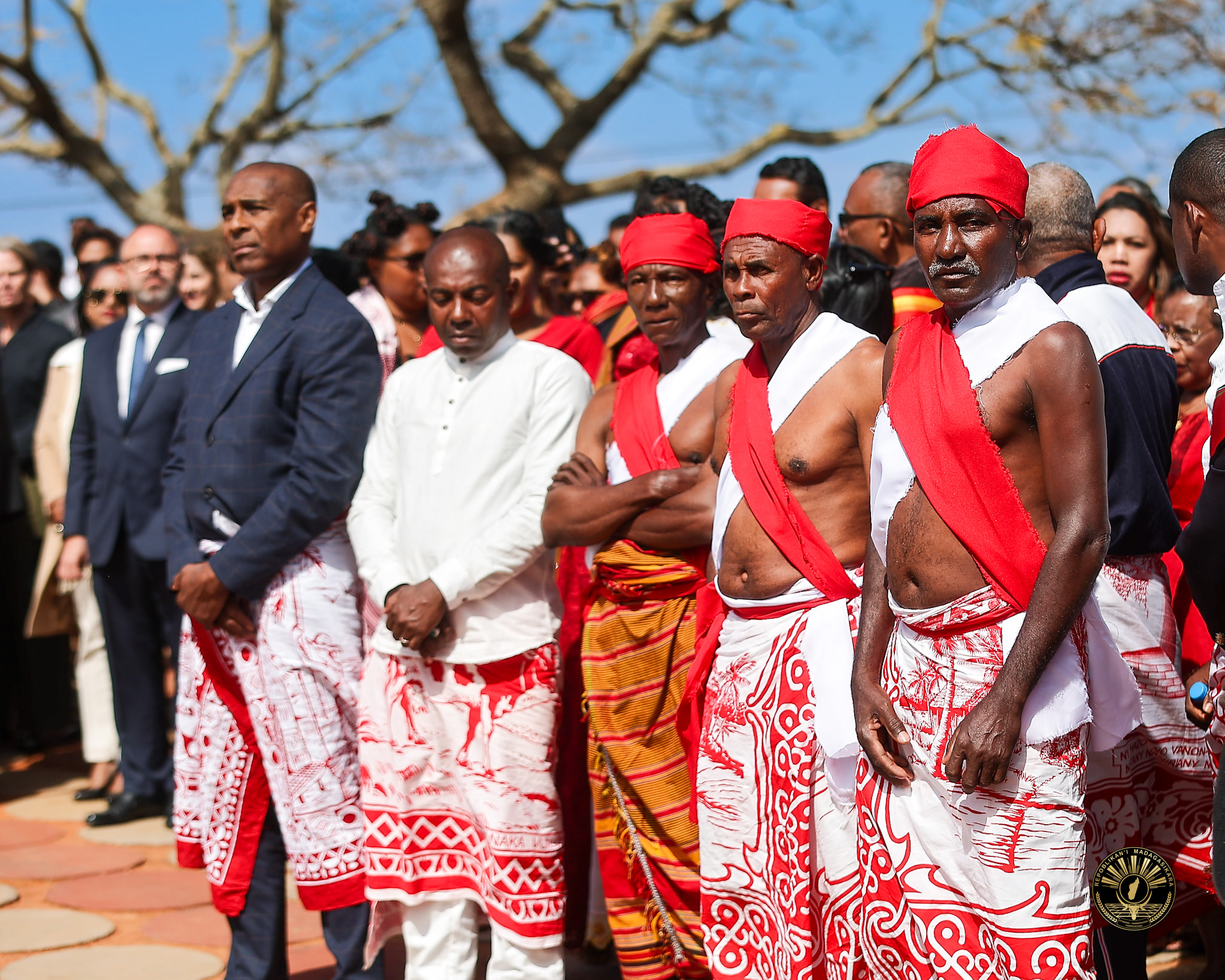 TONTOSA OMALY TENY AMIN' NY FASAN' NY MAHERIFO AVARATR' AMBOHITSAINA NY LANONANA ARA-MIARAMILA HO FANOMEZAM-BONINAHITRA SY FAMERENAN-KASINA NY AMPANJAKA TOERA SY IREO MPITARI-TAFIKA ROA LAHY LAVO HO AN' NY TANINDRAZANA TAMIN' NY 1897
