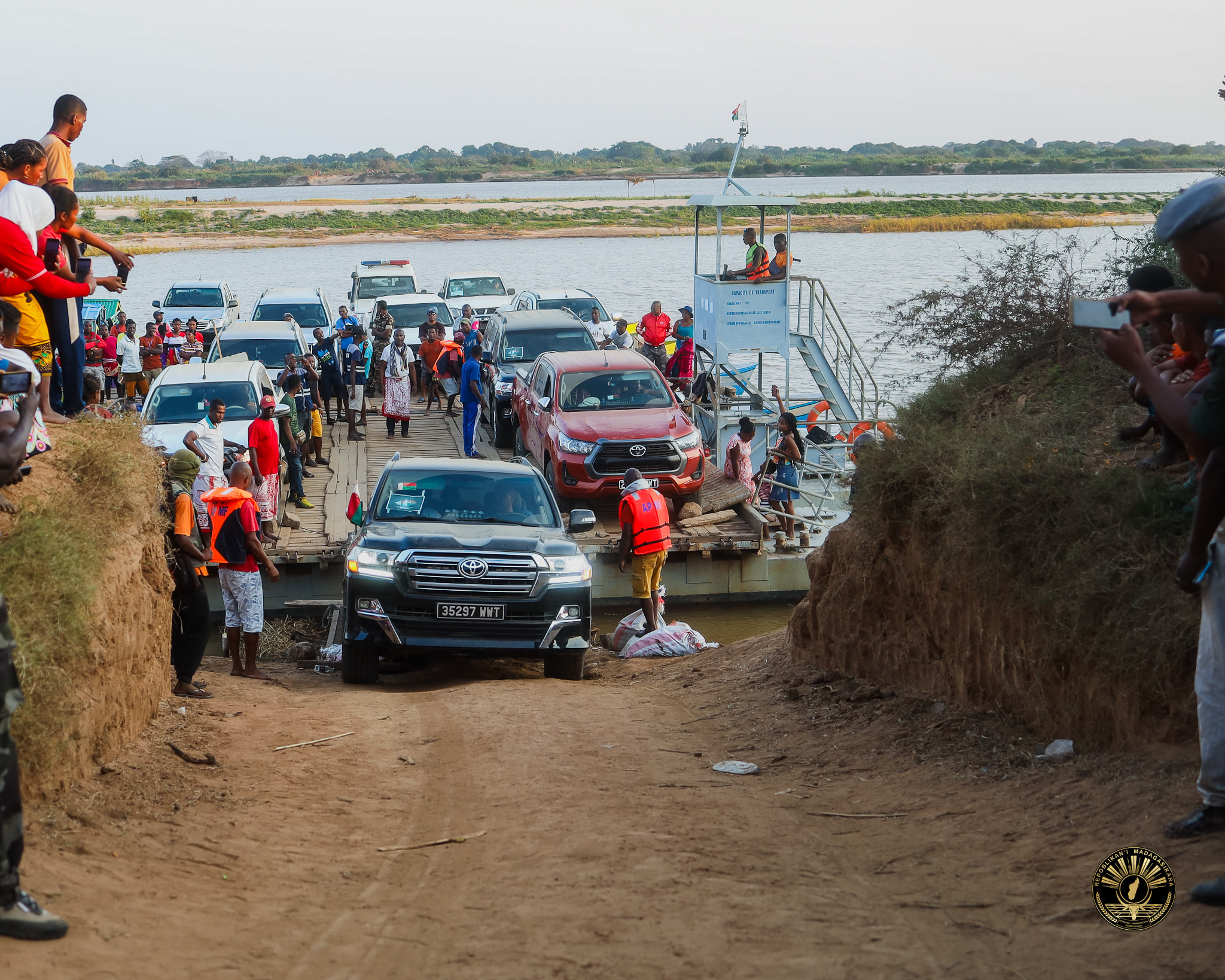 NY FANDRAISAN' NY VAHOAKAN' NY FARITRA MENABE NY KABESON' NY AMPANJAKA TOERA SY IREO MPITARI-TAFIKA ROA LAHY