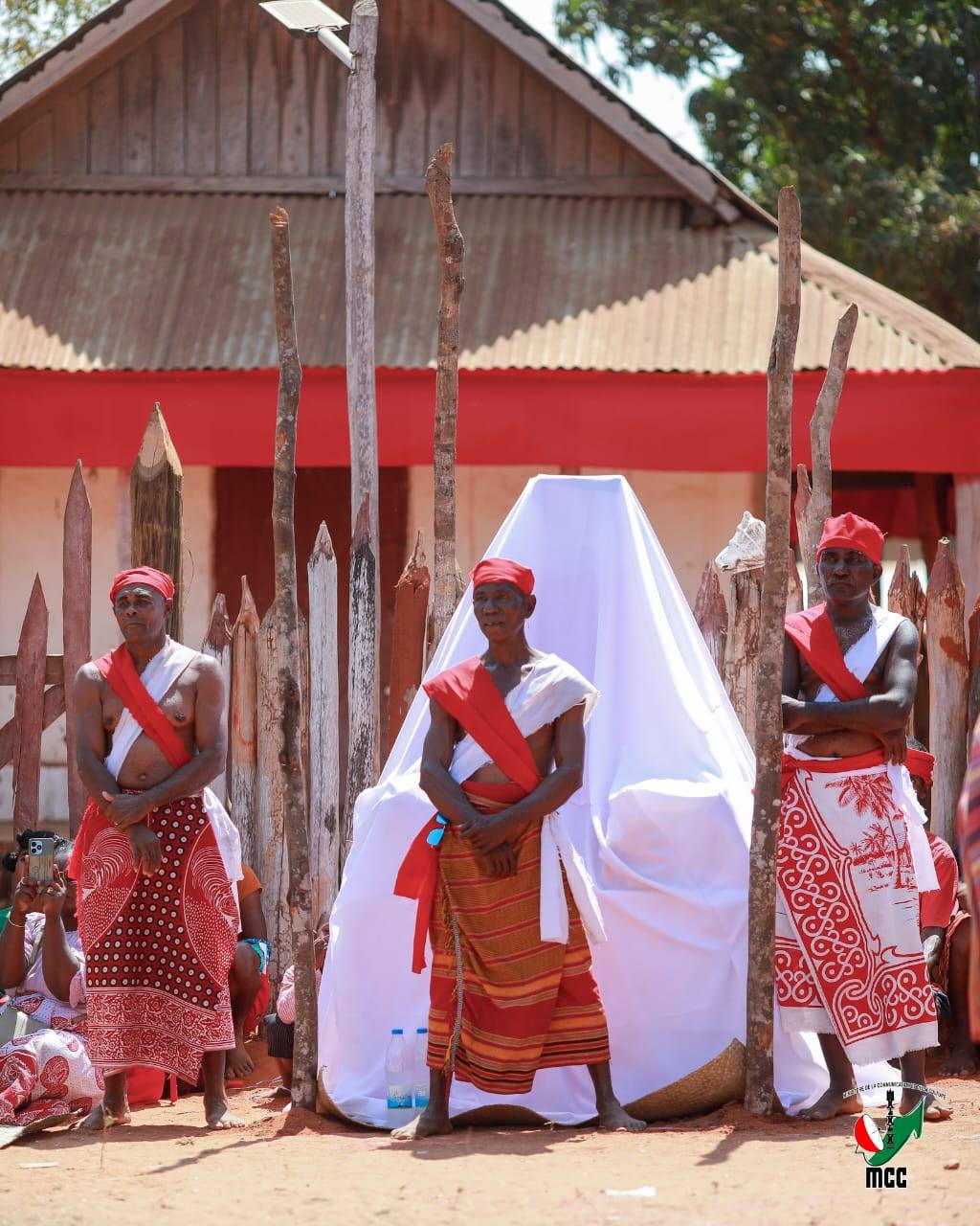 NY TANTARA NO TOKONY HO FOTOTRY NY AMPINGA HO ENTINTSIKA MIADY SY AMPIAKATRA AVO DIA AVO NY HAMPOHOM-PIRENENA SY NY HASIN' NY FITIAVAN-TANINDRAZANA