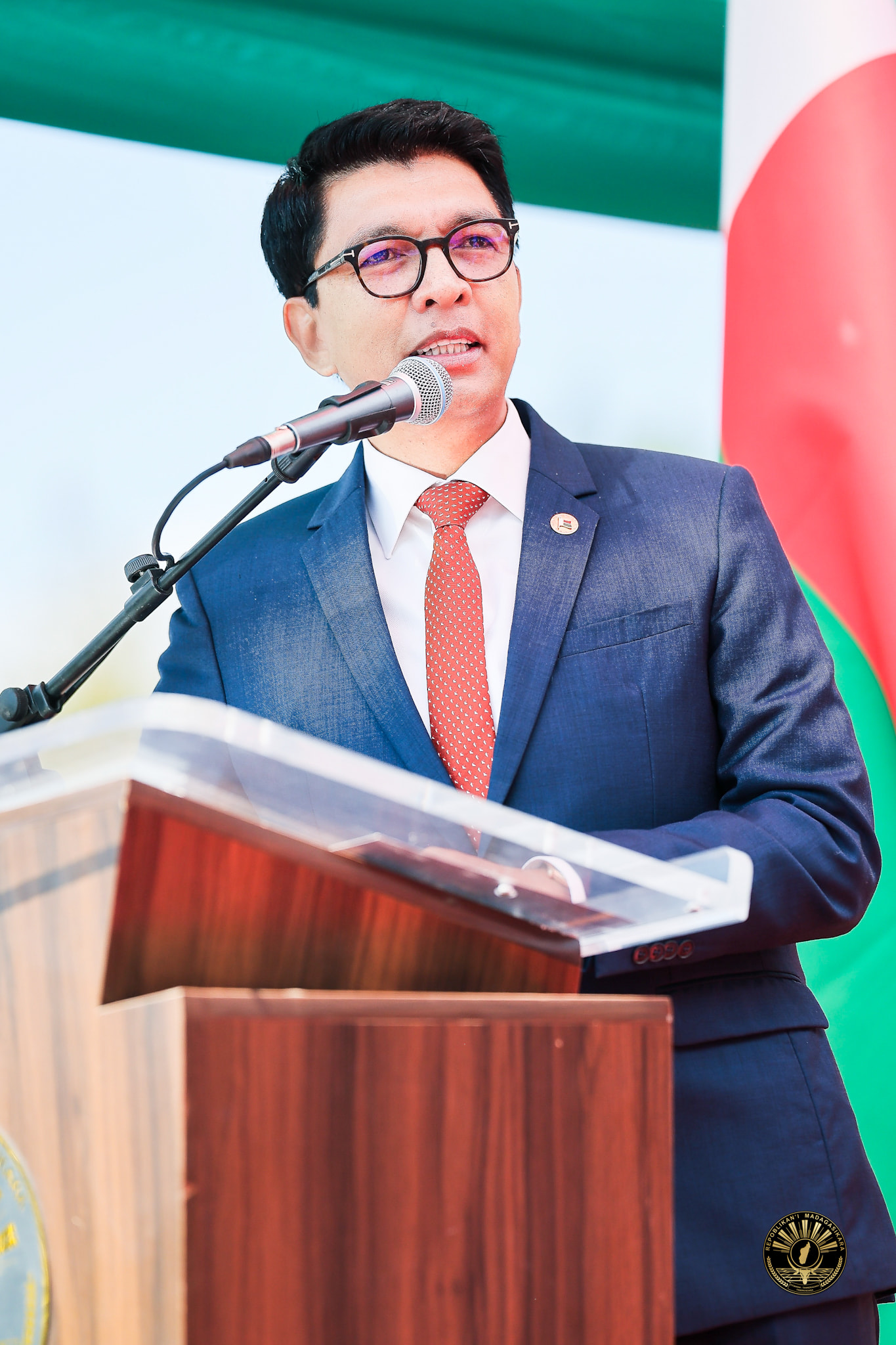 TSY MIKELY SORIKA NY FITONDRAM-PANJAKANA MANOME FANABEAZANA TSARA KALITAO SY MENDRIKA HO AN' NY ZAZA MALAGASY