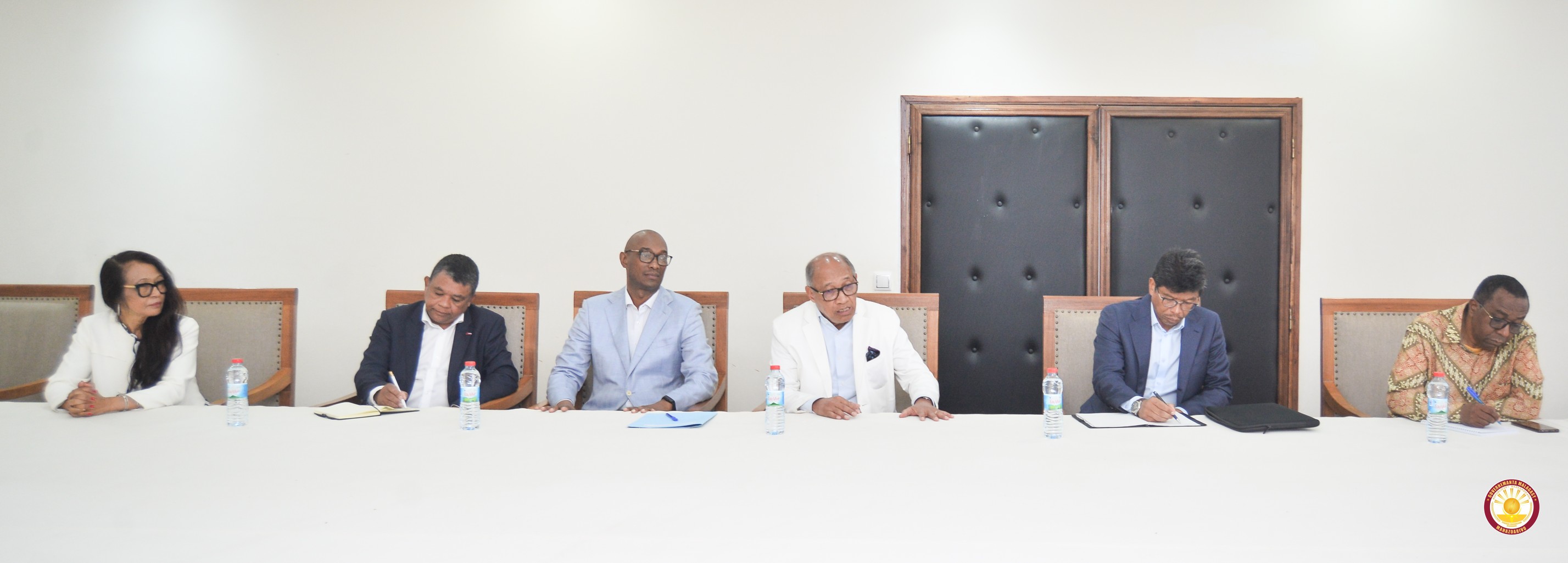 FIHAONAN' NY PRAIMINISITRA TAMIN' IREO SOLONTENAN' NY VONDRON' NY MPANONDRANA LODSIA ETO MADAGASIKARA