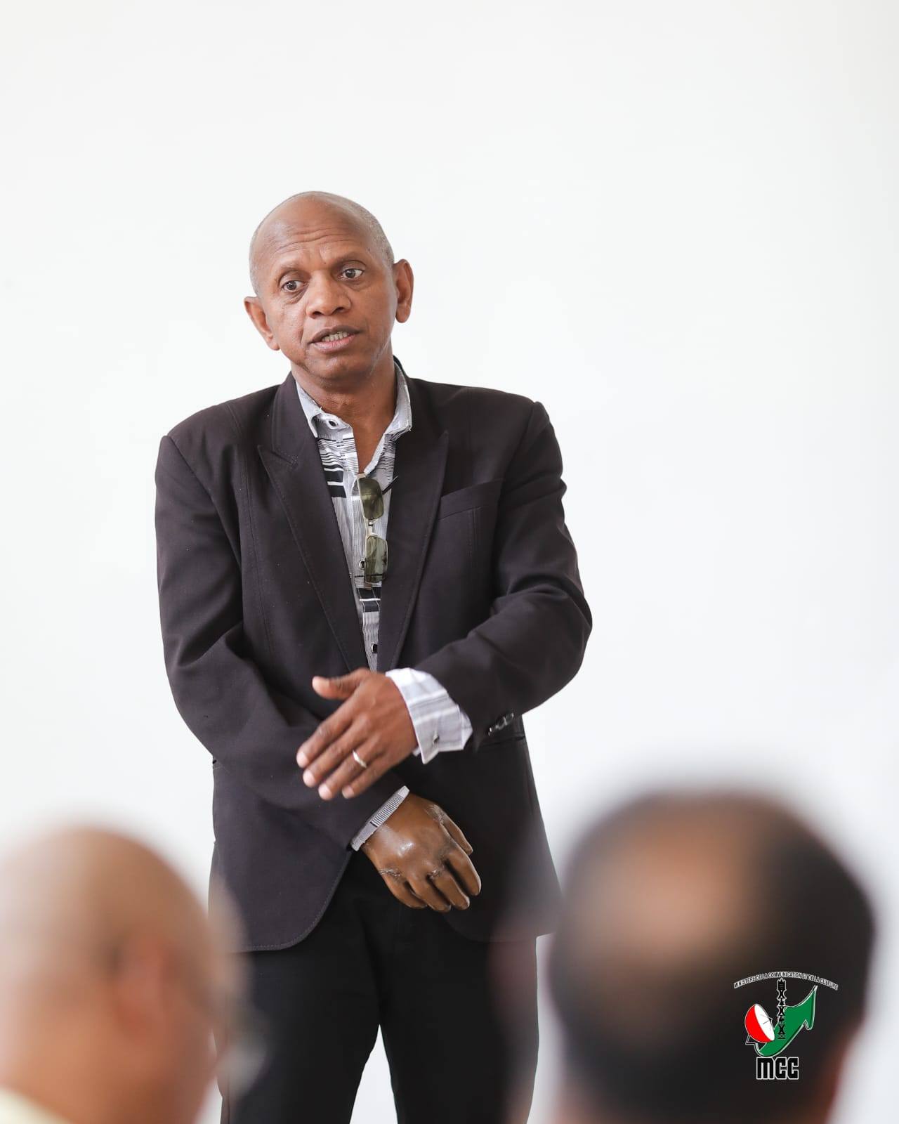 TAO ANATY FIRAHALAHIANA NY FIHAONANA NANAOVANA DINIDINIKA TEO AMIN' IREO MPANAKANTO SY NY MINISITRA MPIAHY