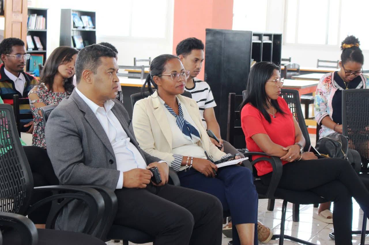 FAMPAHAFANTARANA ILAY TANTARA FORONINA "DEUX COEURS DANS MON CORPS"