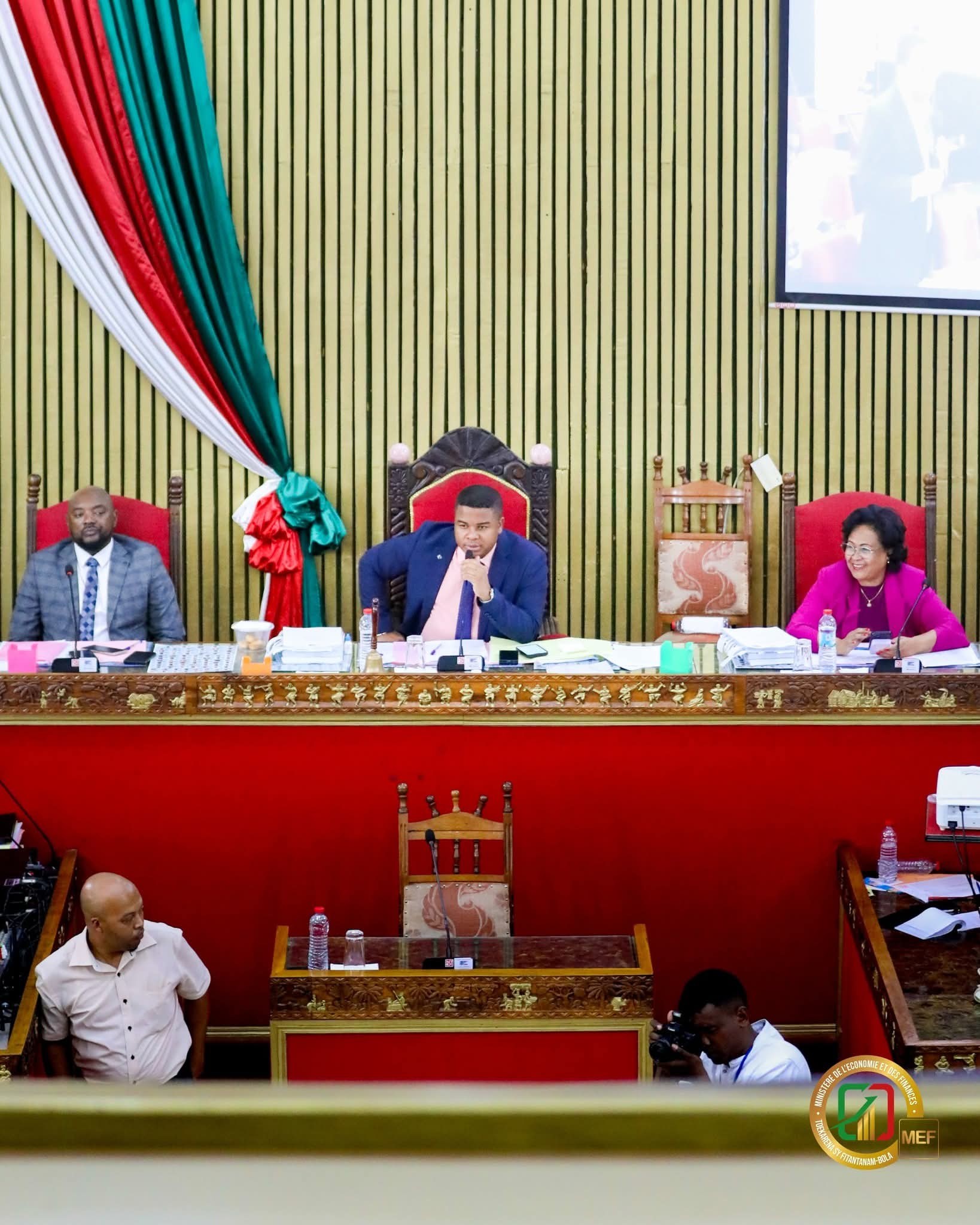 VOLAVOLAN-DALANA MIFEHY NY TETIBOLAM-PANJAKANA I