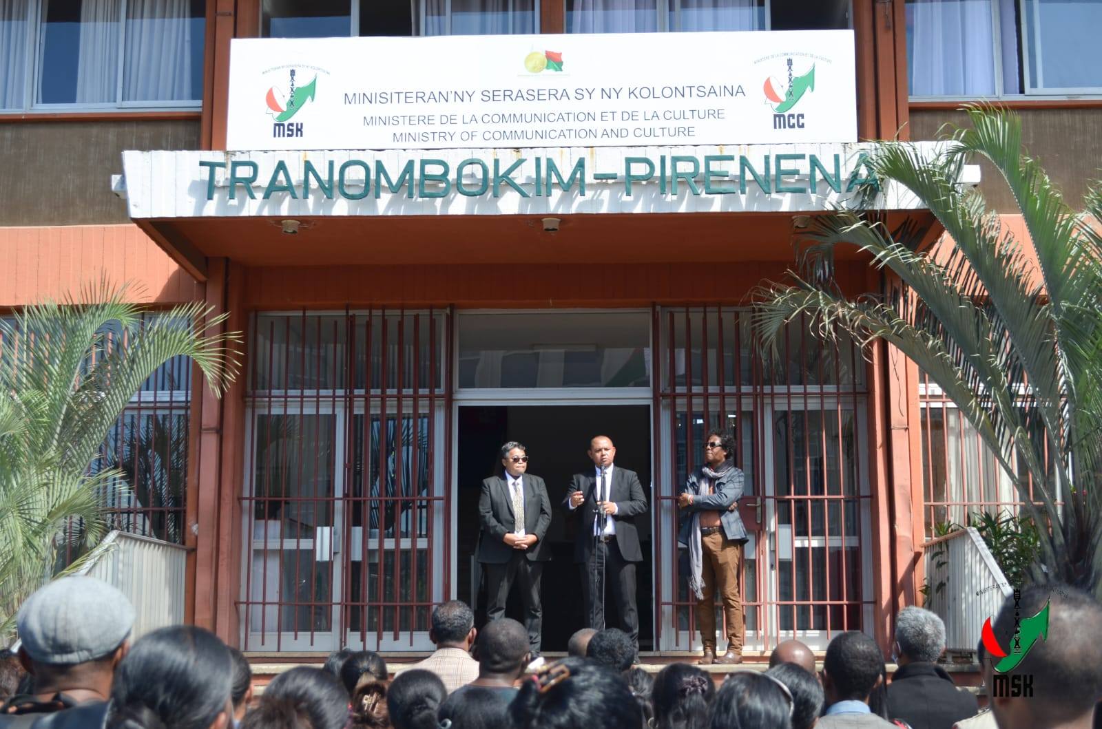 FANANGANAN-TSAINA FANAO ISAKY NY VOALOHAN' NY VOLANA