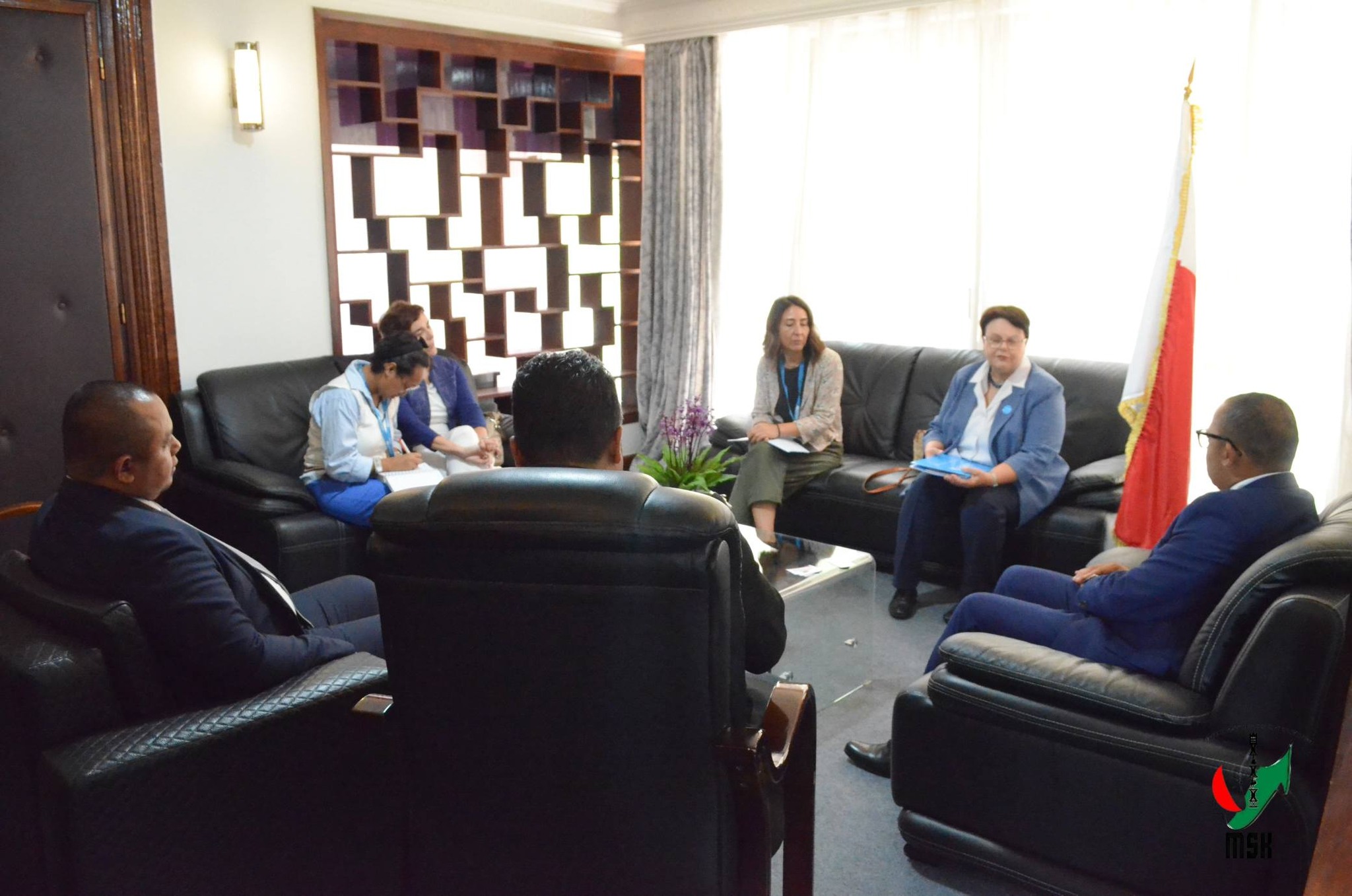 HANAO TANTSOROKA AMIN' NY FANOFANANA MPANAO GAZETY KARAKARAIN' NY MINISTERAN' NY SERASERA SY NY KOLONTSAINA SY HIROSO AMIN' NY FAMPITAOVANA NY HAINOAMANJERIM-PIRENENA NY UNICEF MADAGASIKARA