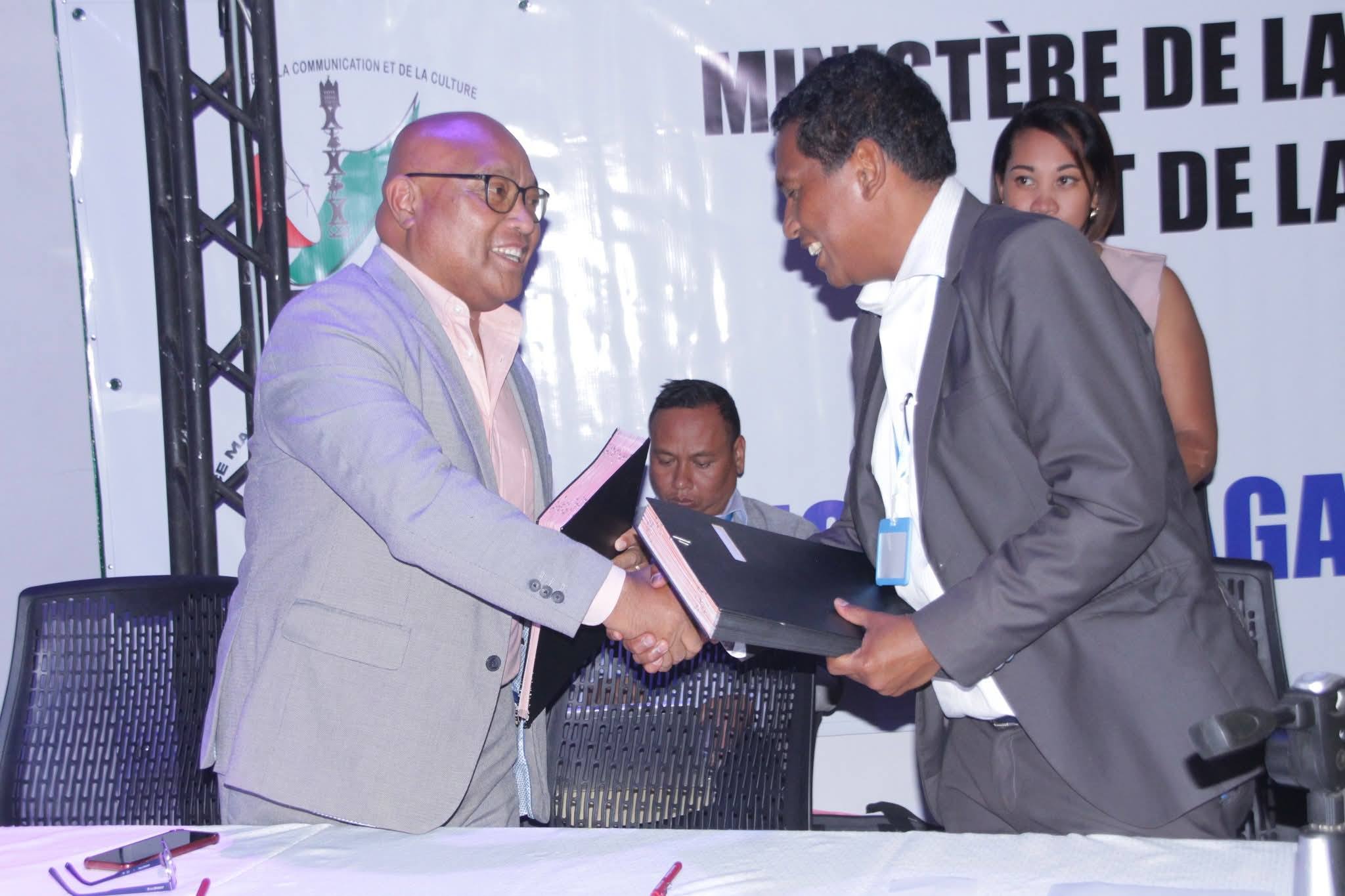 NAMPAHAFANTARINA NANDRITRA NY FIVORIAMBEN' NY MPANAKANTO SY MPAMORONA IREO FANAVAOZANA EO ANIVON' NY OMDA