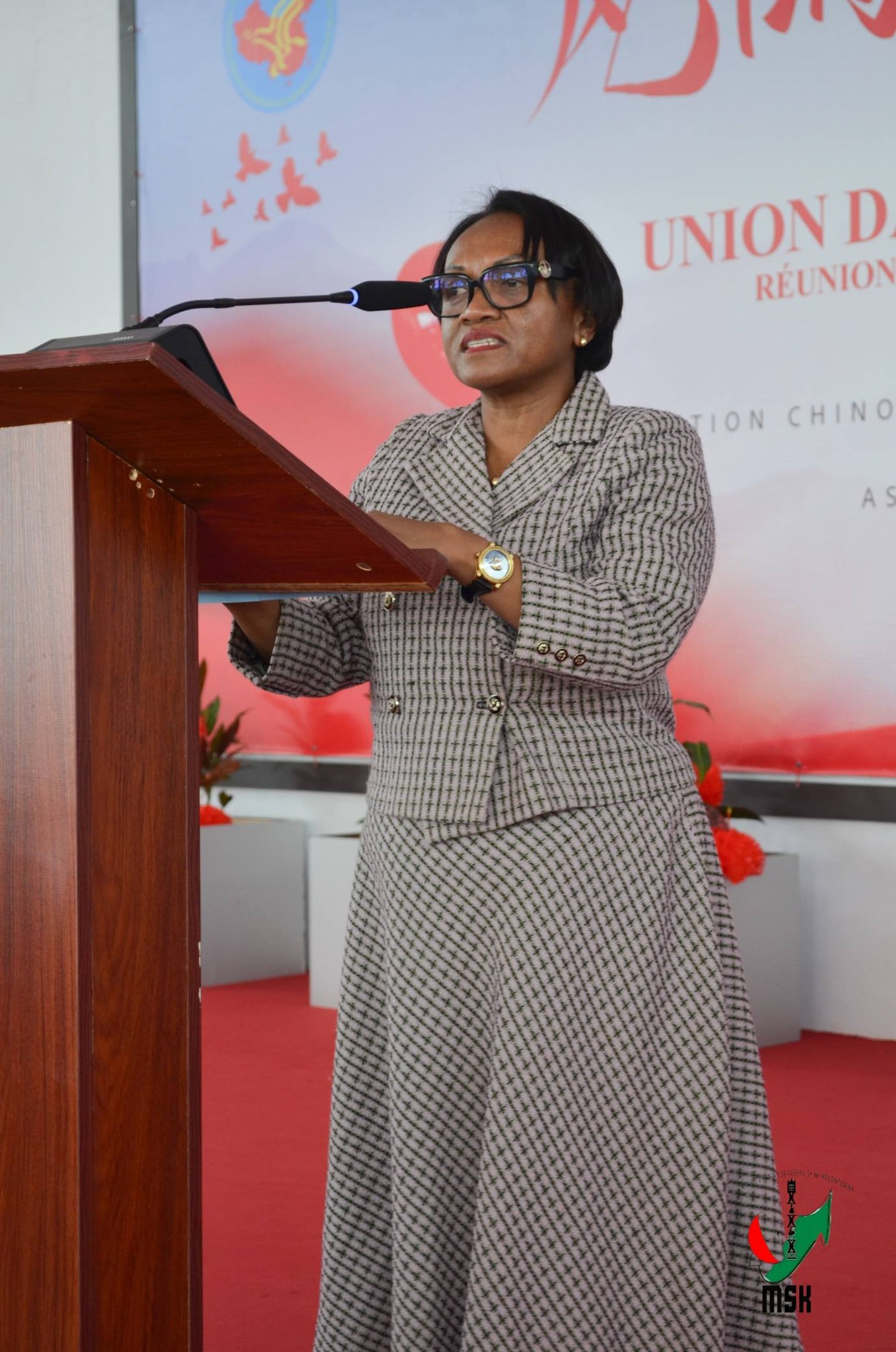 MANAO TOHIVAKANA MANEHO FIRAISANKINA AMIN' I MADAGASIKARA NOHO NY VOINA VOAJANAHARY IREO MPIARA-MIOMBONA ANTOKA VAHINY