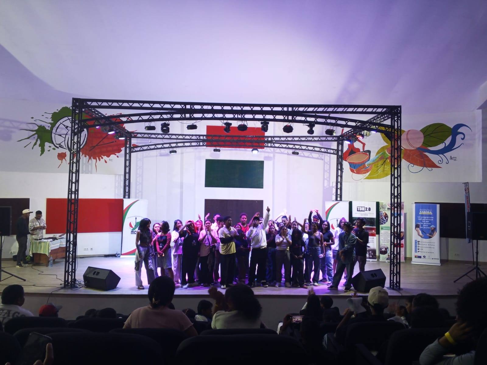 ANJARAN' NY TANORA INDRAY ANDROANY NO NANOLOTRA HETSIKA ARA-KOLONTSAINA EO AMIN' NY TONTOLON' NY DIHY AN-TANAN-DEHIBE