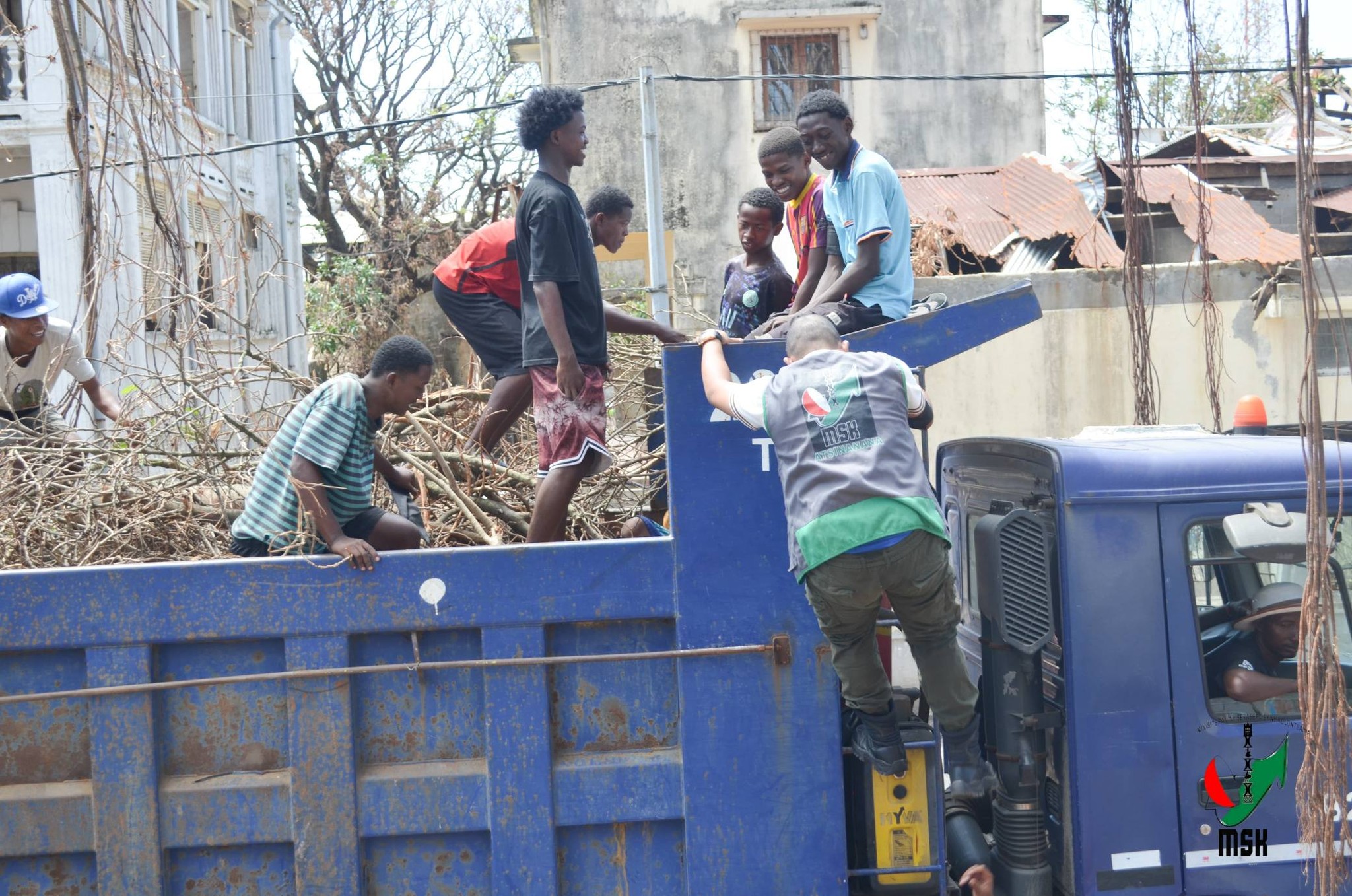 MPIROTSAKA AN-TSITRAPO MARO NO NIARA-NIENTANA TAMIN' NY MINISTERAN' NY SERASERA SY NY KOLONTSAINA NANADIO NY MOZEA VAVITIANA TOAMASINA